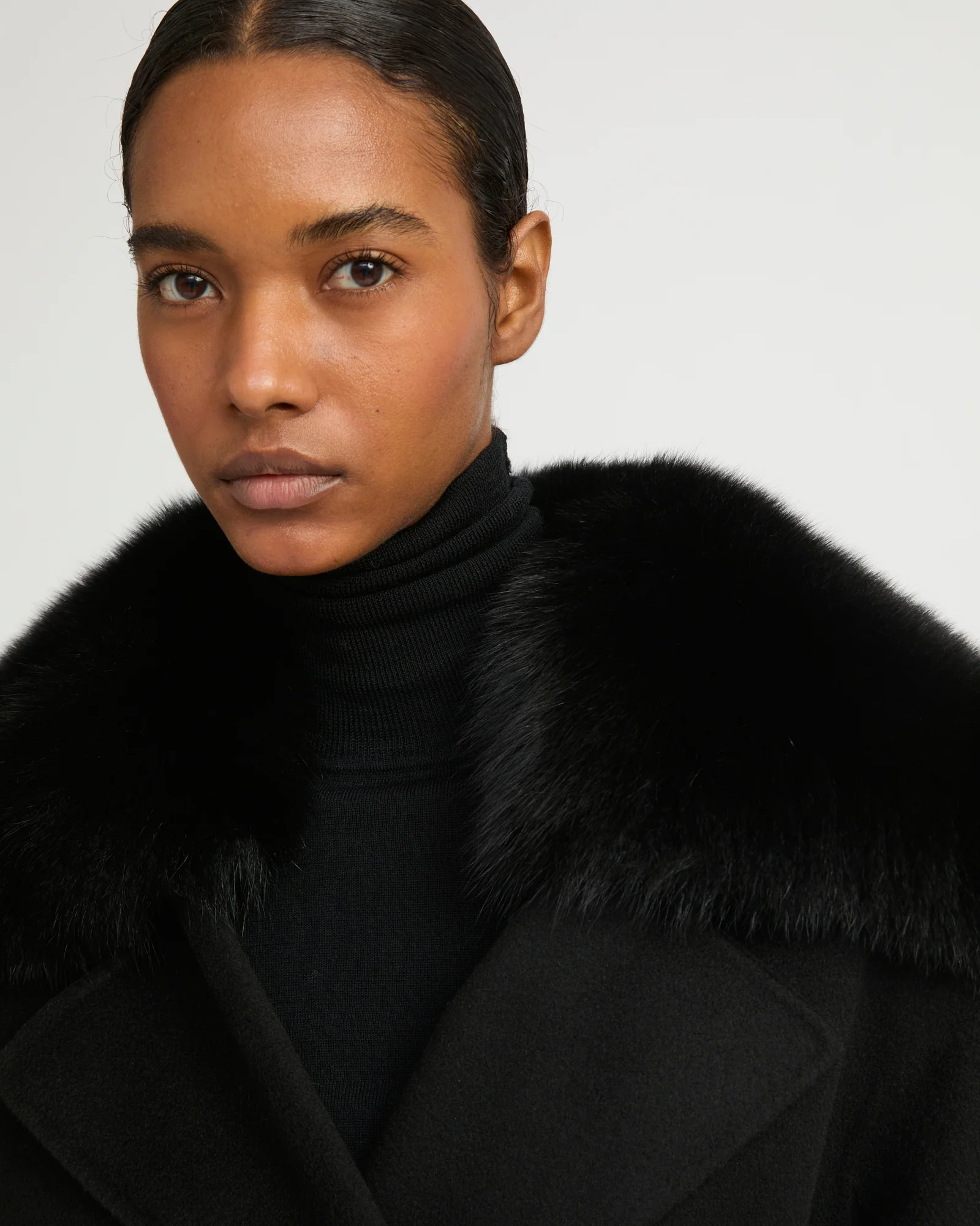 Belted long coat in cashmere wool with fox fur collar - Image 4