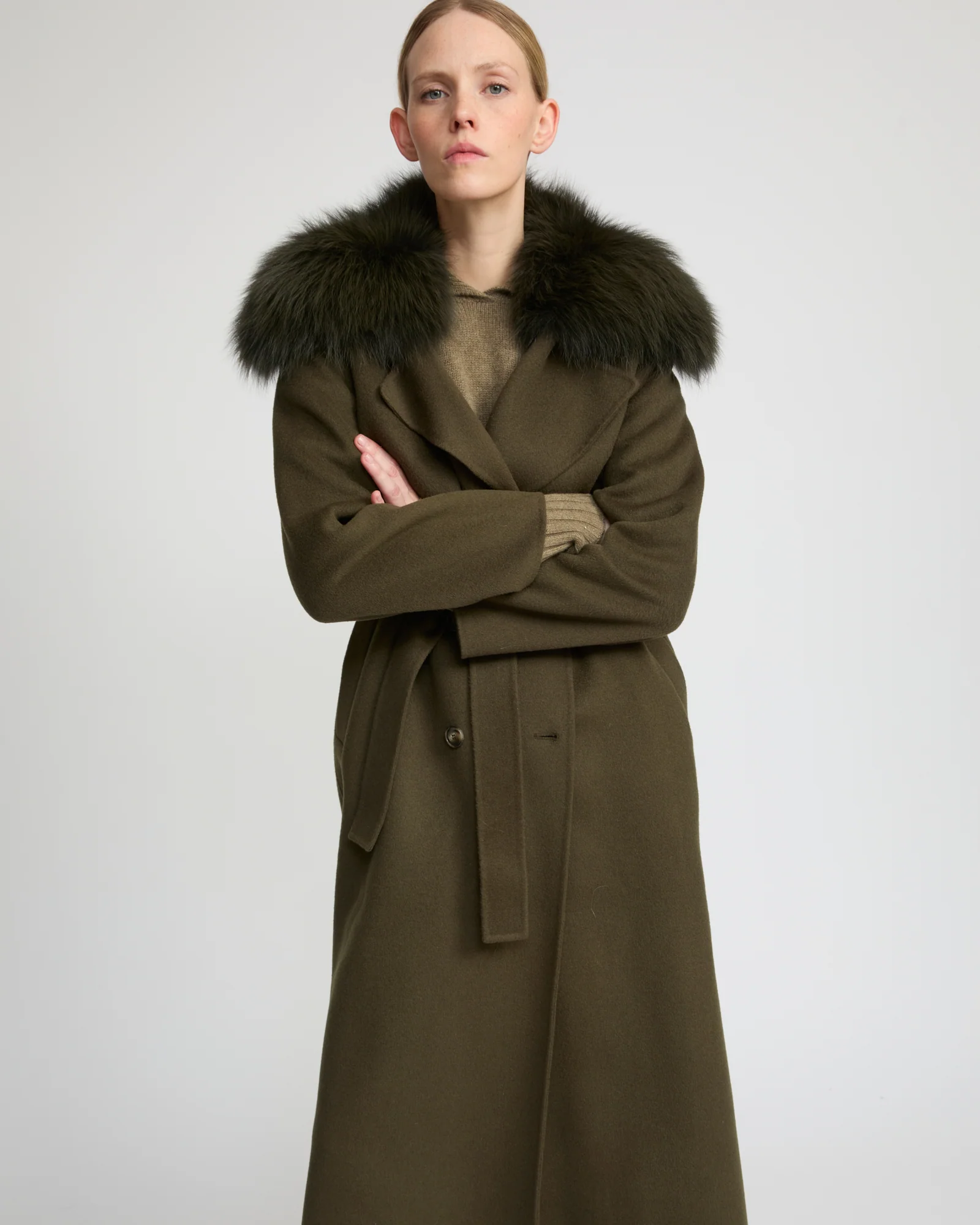 Belted long coat in cashmere wool with fox fur collar - Image 4