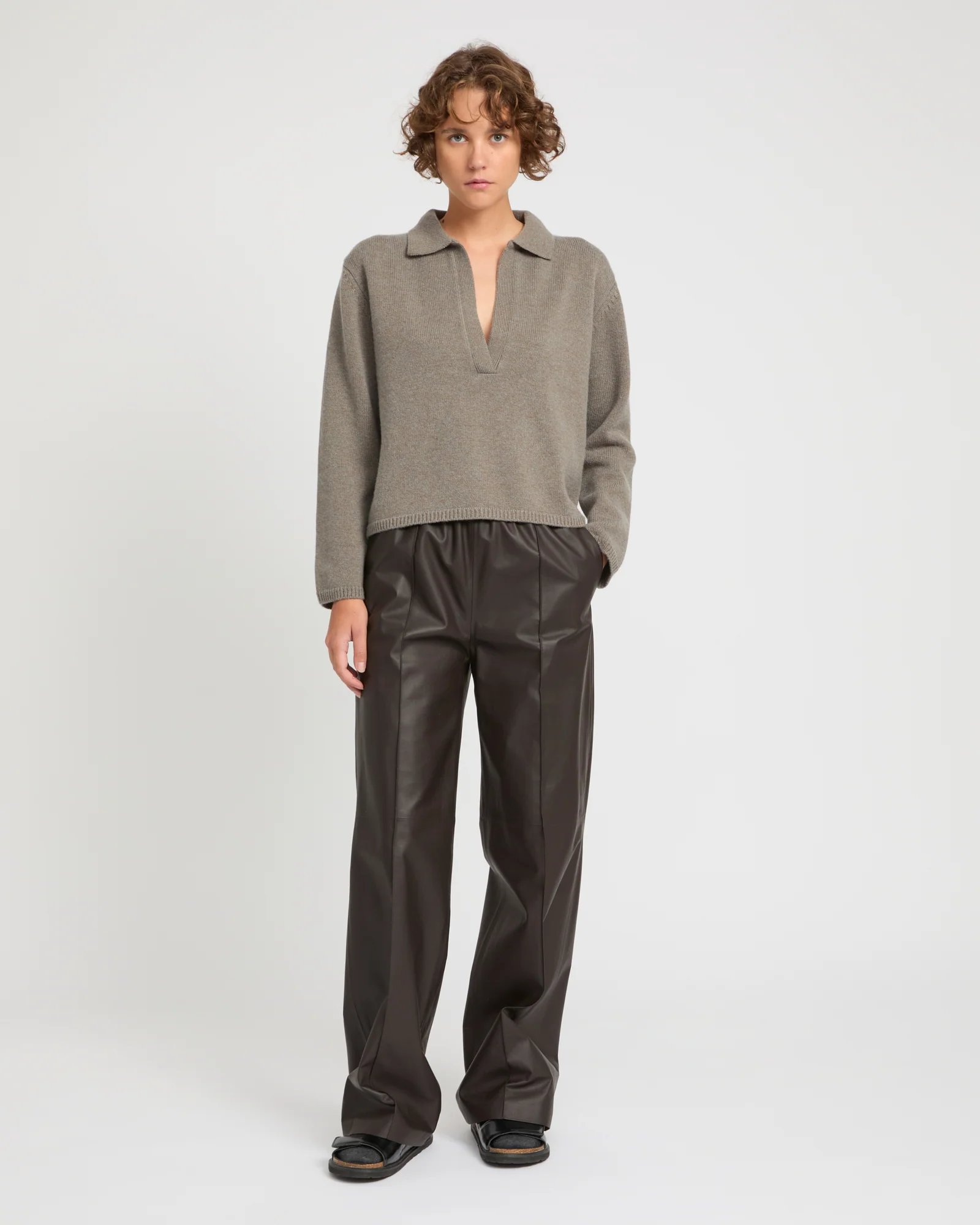 V-neck wool and cashmere sweater - Image 2