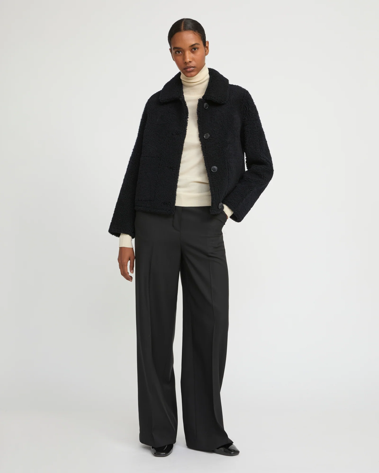 Short butonned jacket in Merino lambskin - Image 3