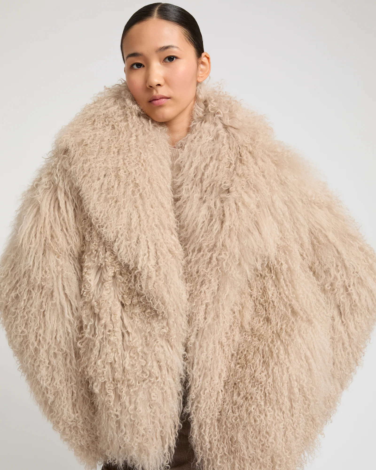 Oversized Mongolian lamb jacket - Image 4