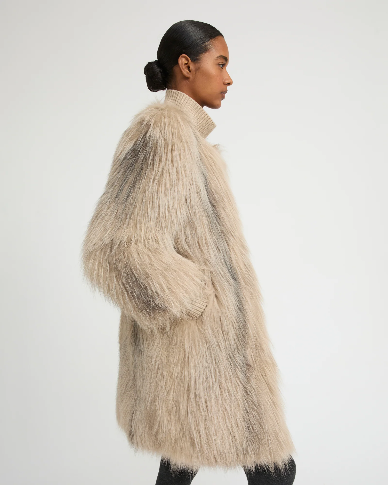 Long jacket in knitted fox fur - Image 3