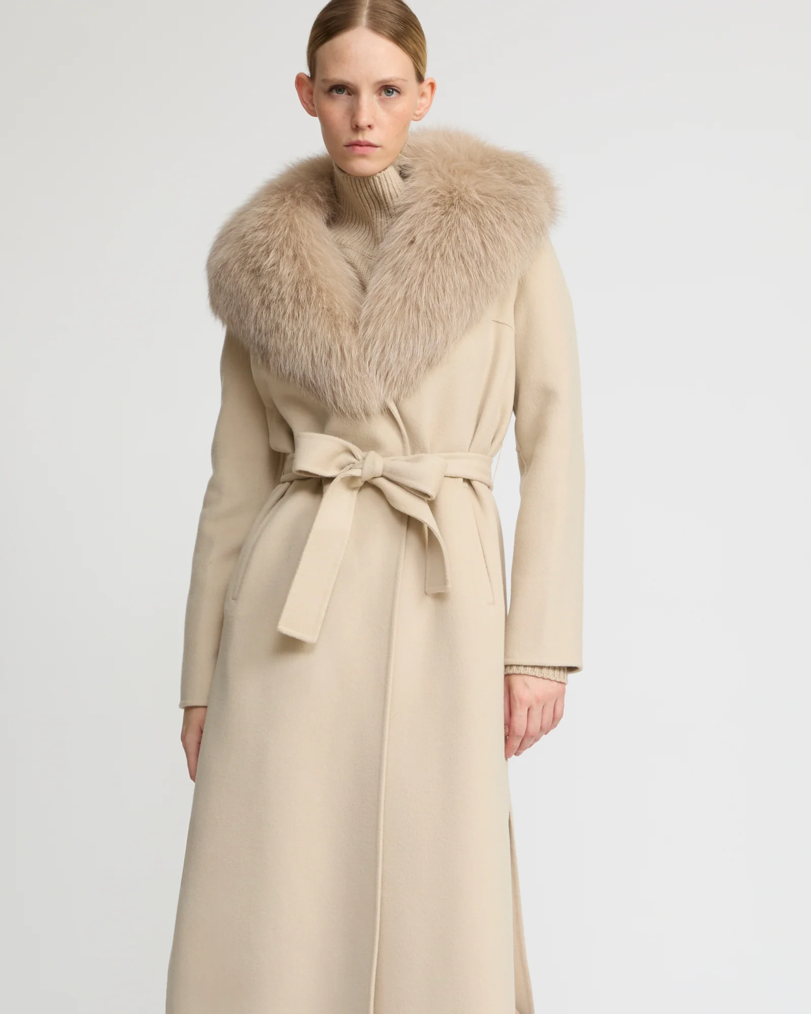 Belted coat in cashmere wool with fox fur collar and lapel - Image 3