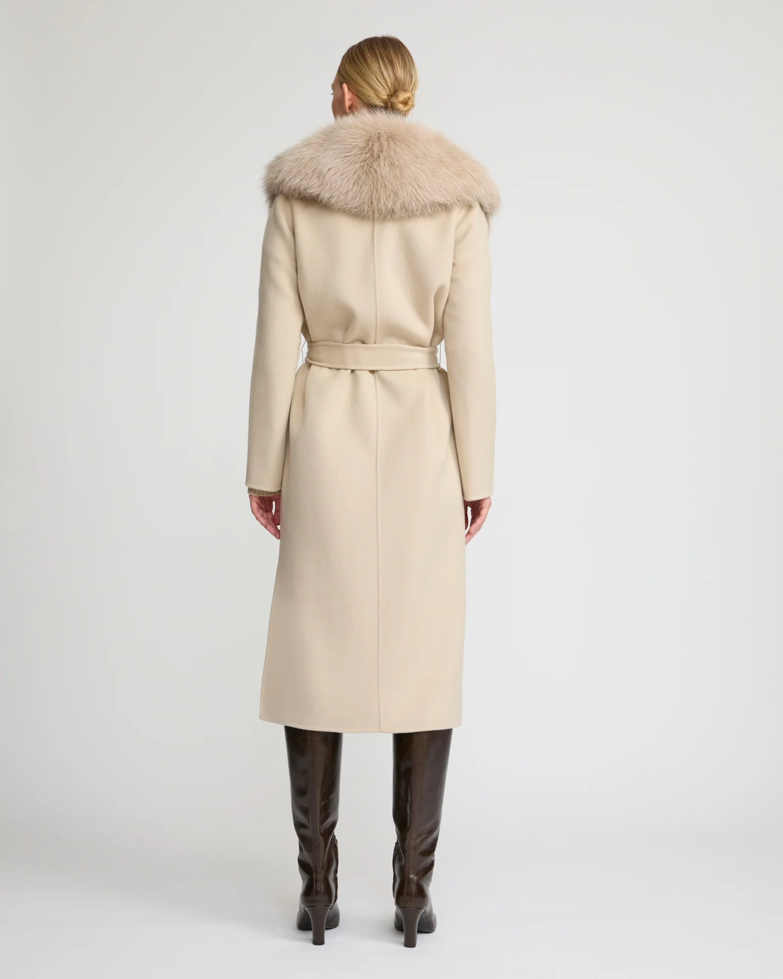 Belted coat in cashmere wool with fox fur collar and lapel - Image 4