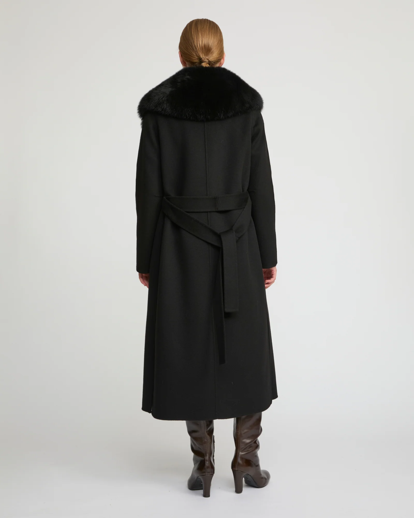 Belted coat in cashmere wool with fox fur collar and lapel - Image 5