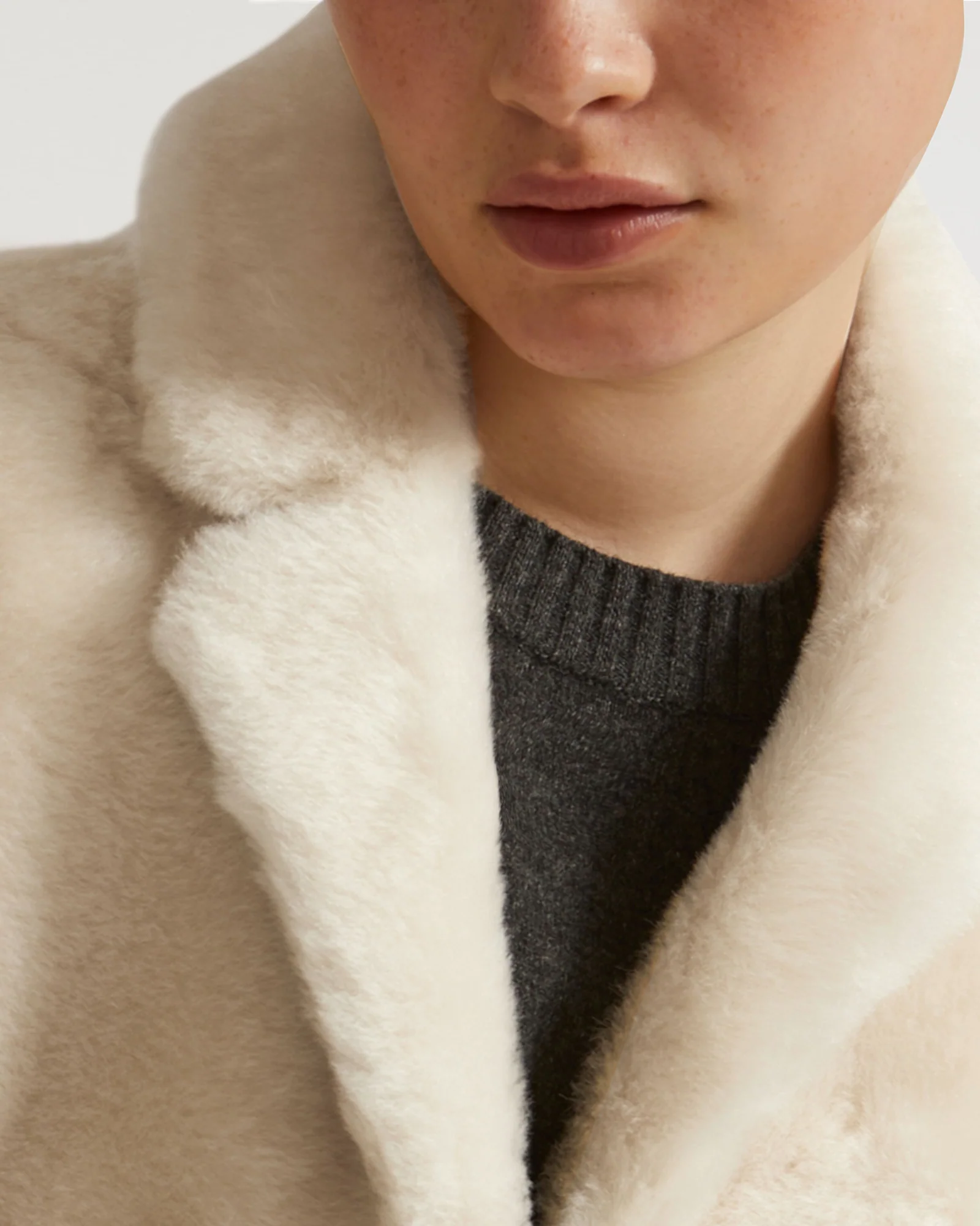 Belted shearling coat - Image 5