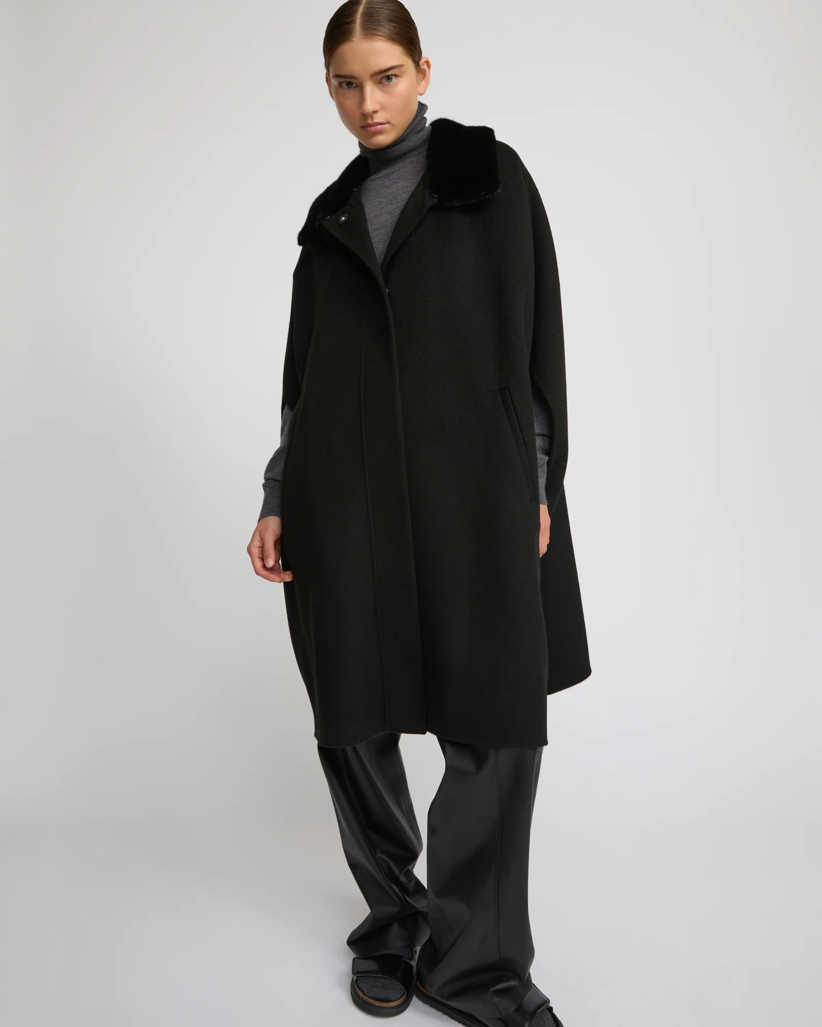 Cashmere-blend cape with removable mink fur collar - Image 3