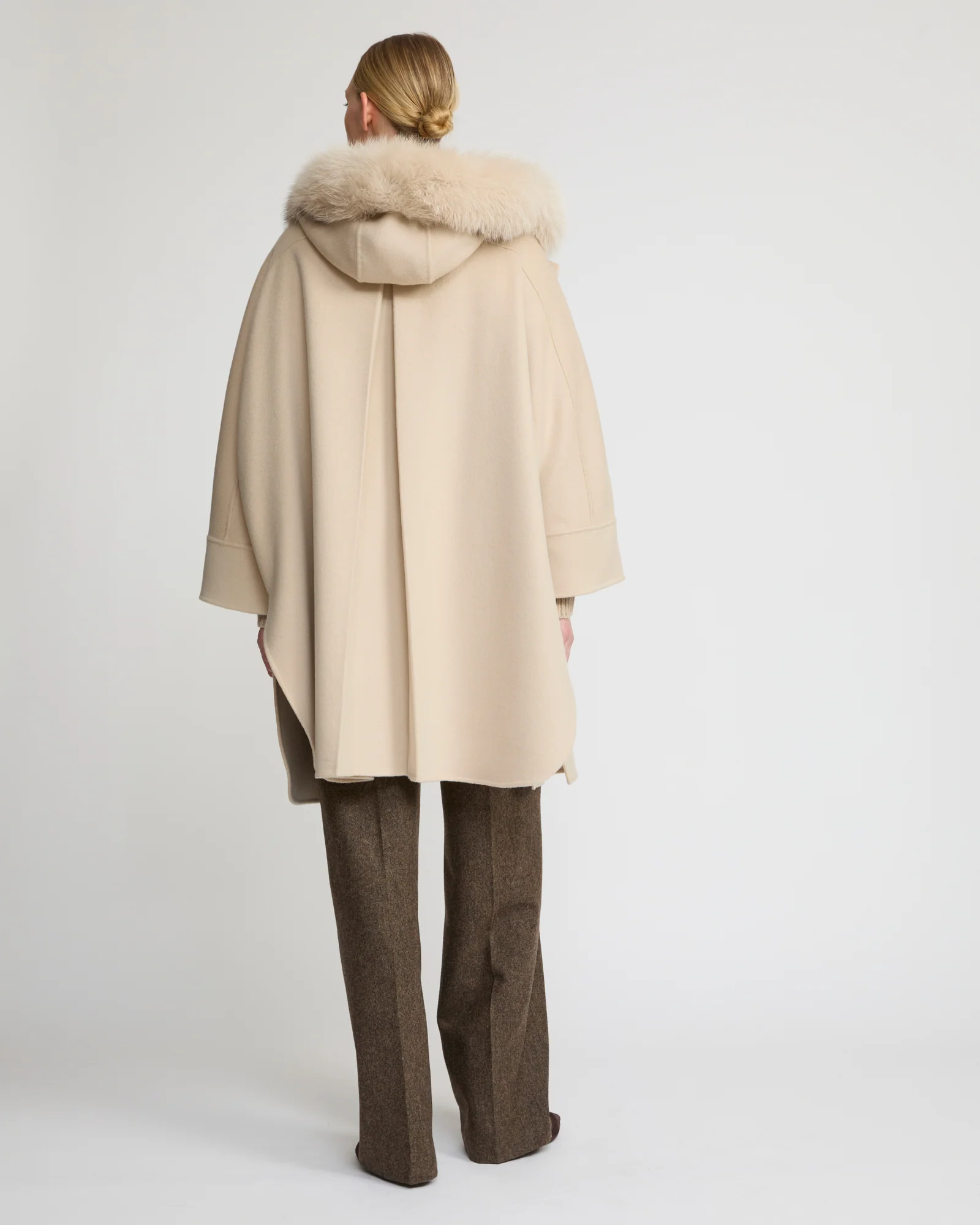 Cashmere blend hooded cape with fox trim - Image 4
