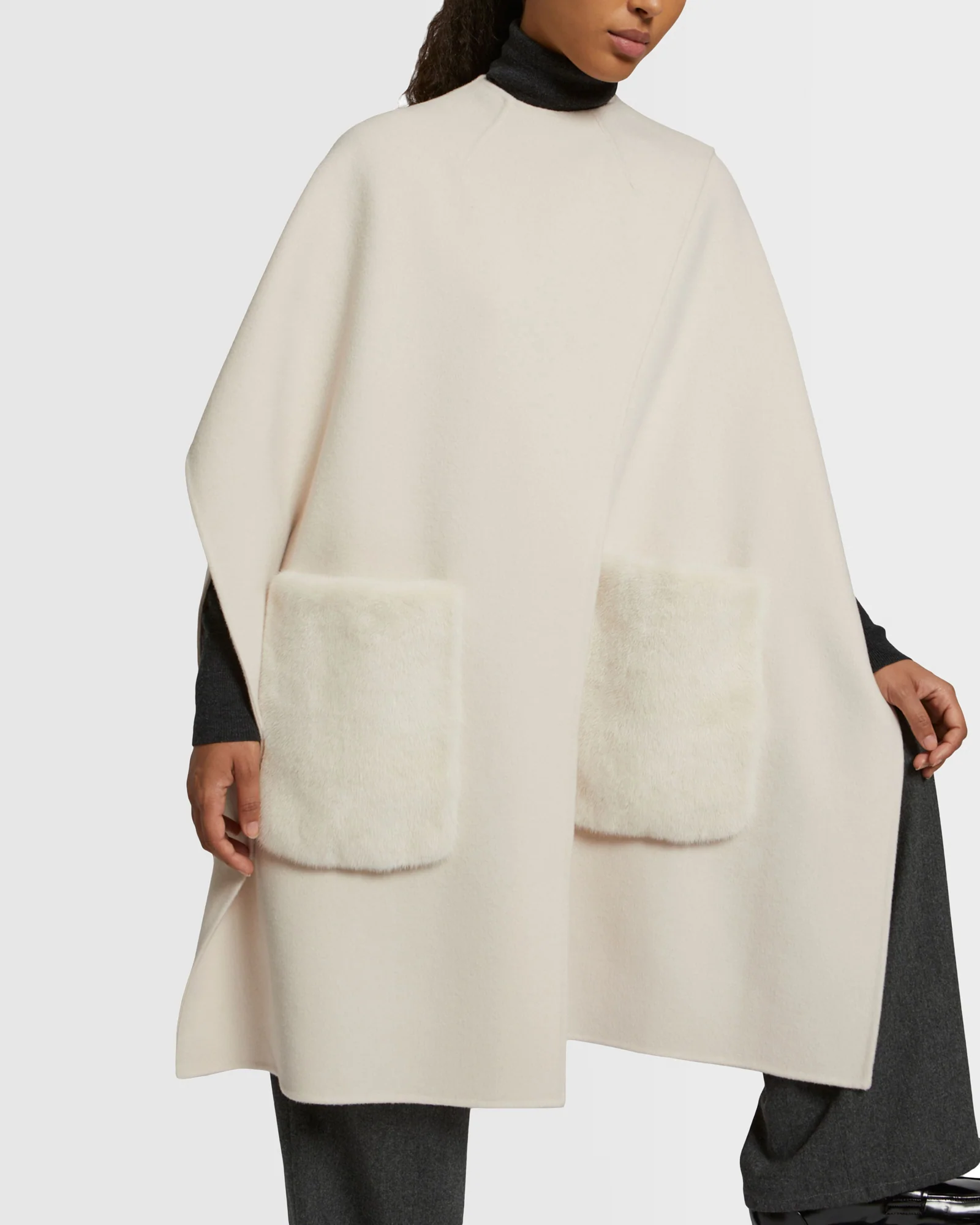 Cashmere wool cape with over-pockets in mink fur - Image 3