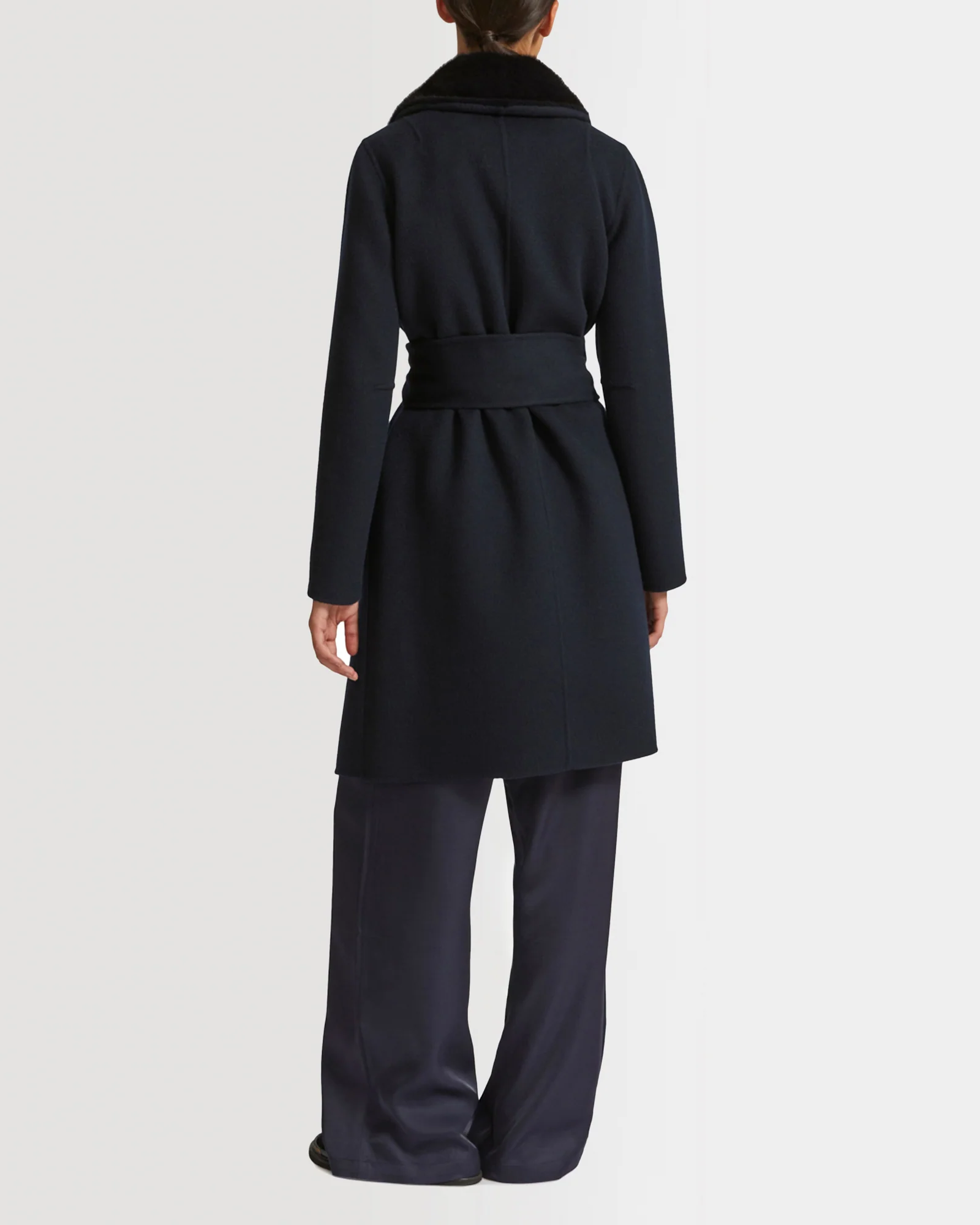 Cashmere wool coat with mink fur collar and facing - Image 4
