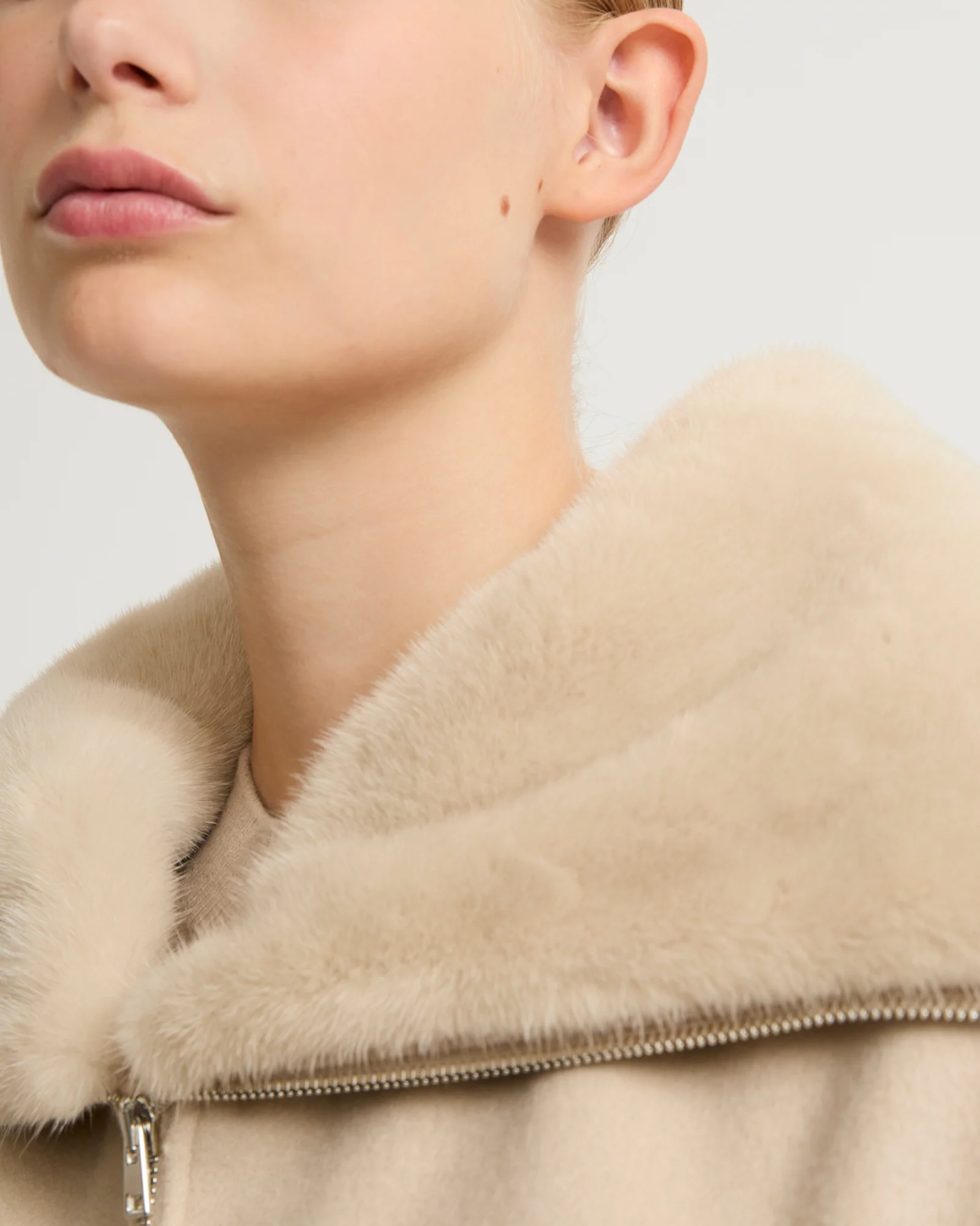 Cashmere wool jacket with mink fur collar - Image 3