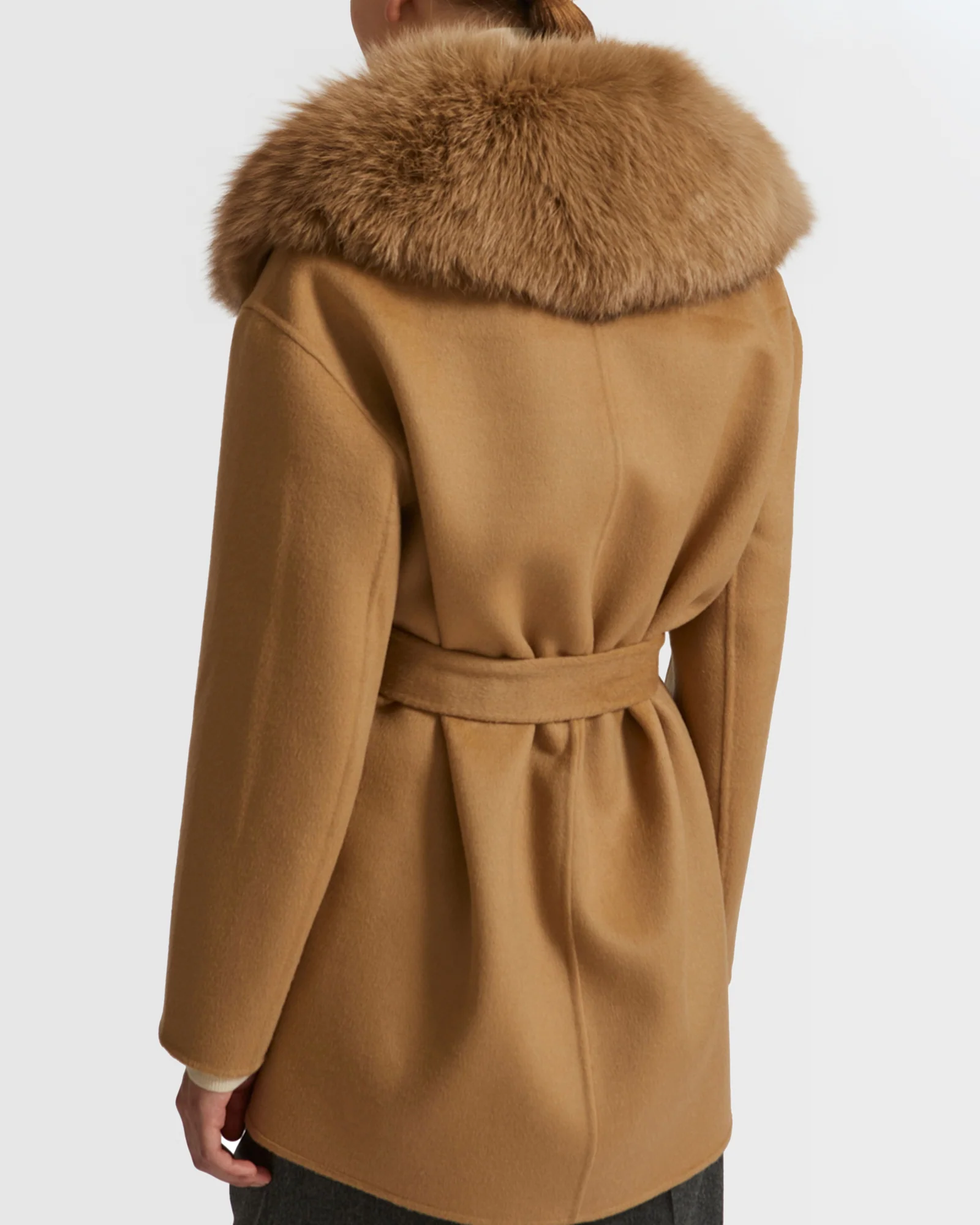 Cashmere wool peacot with fox fur collar - Image 5