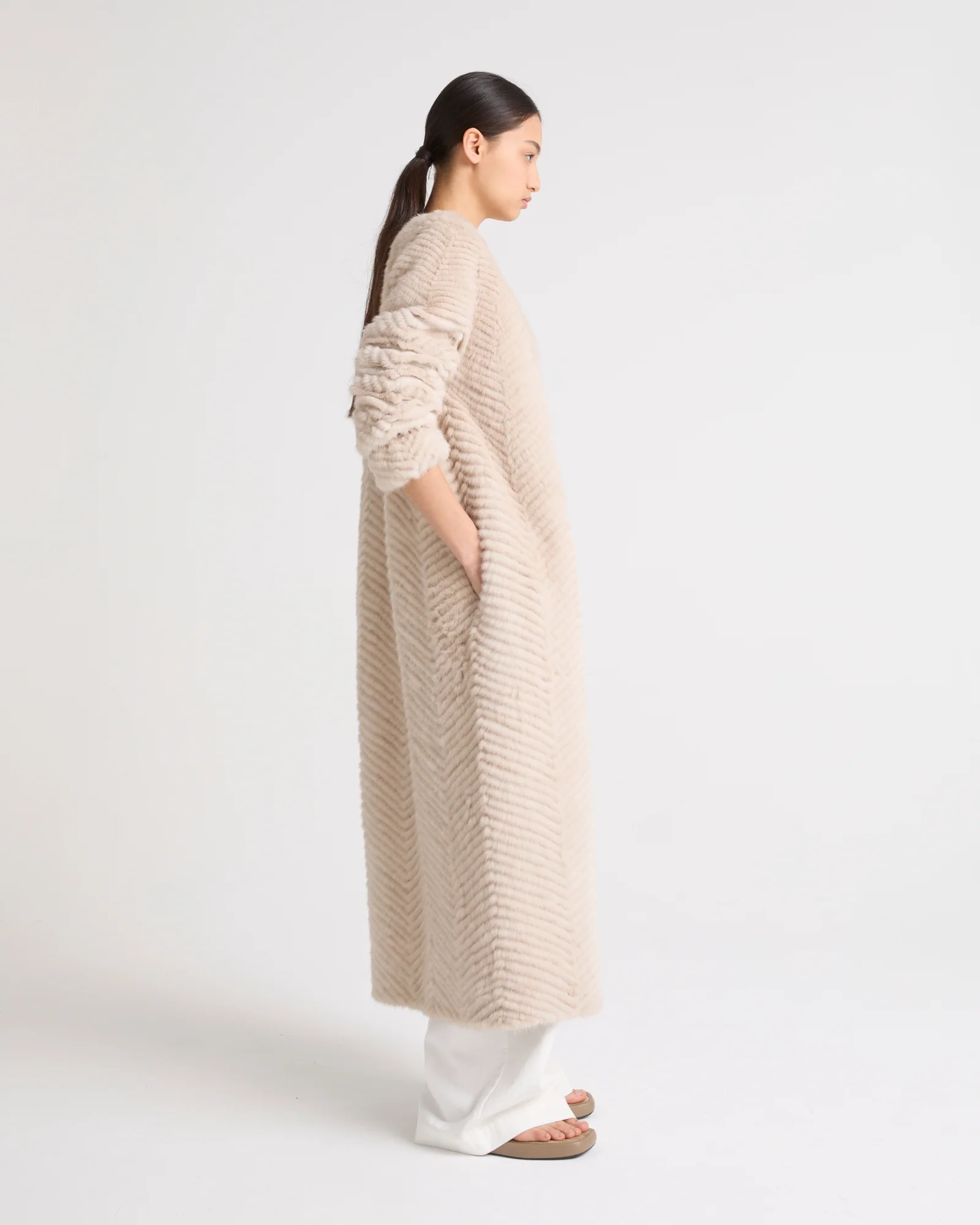 Long mink fur and knit coat - Image 4