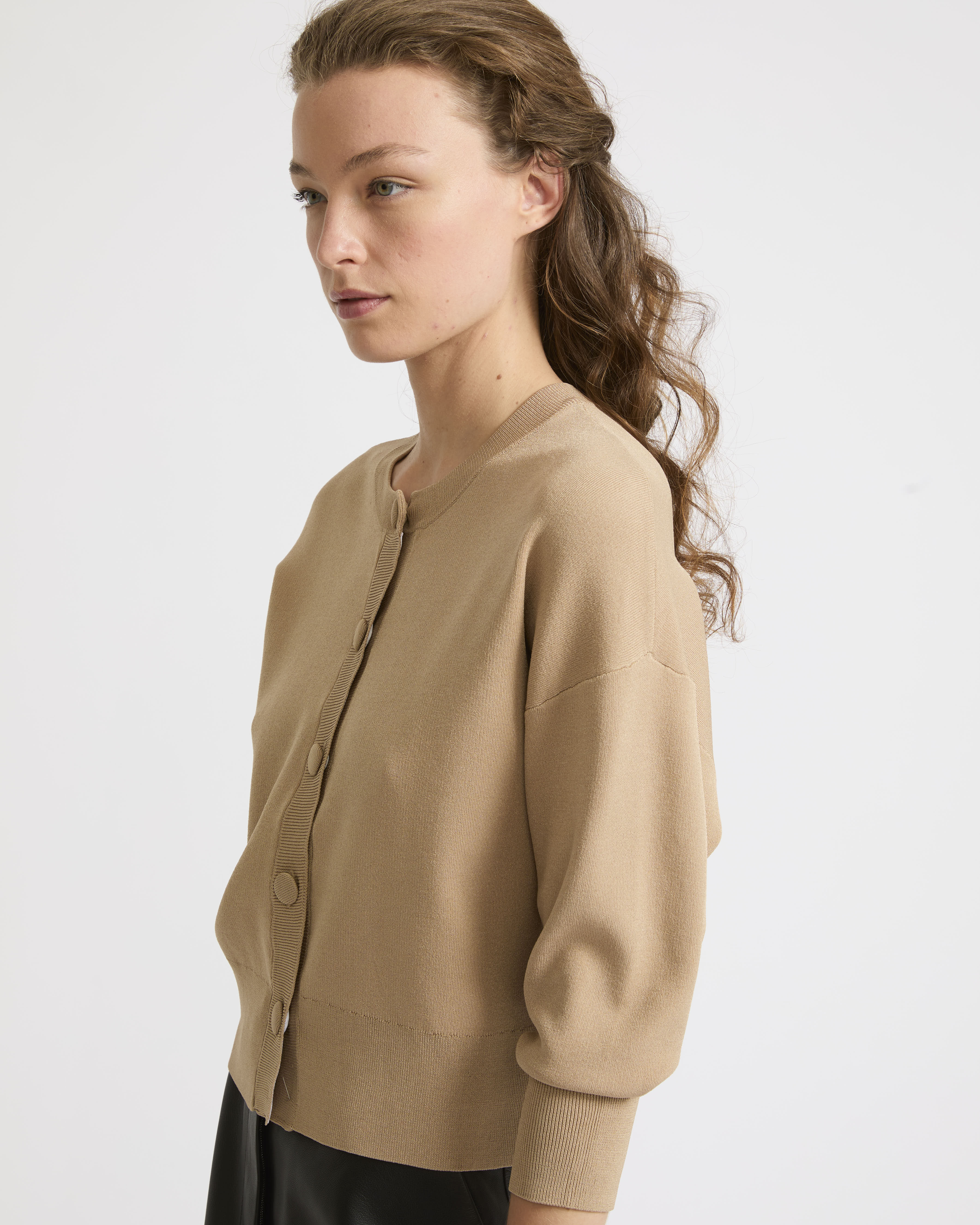 Cropped knitted cardigan