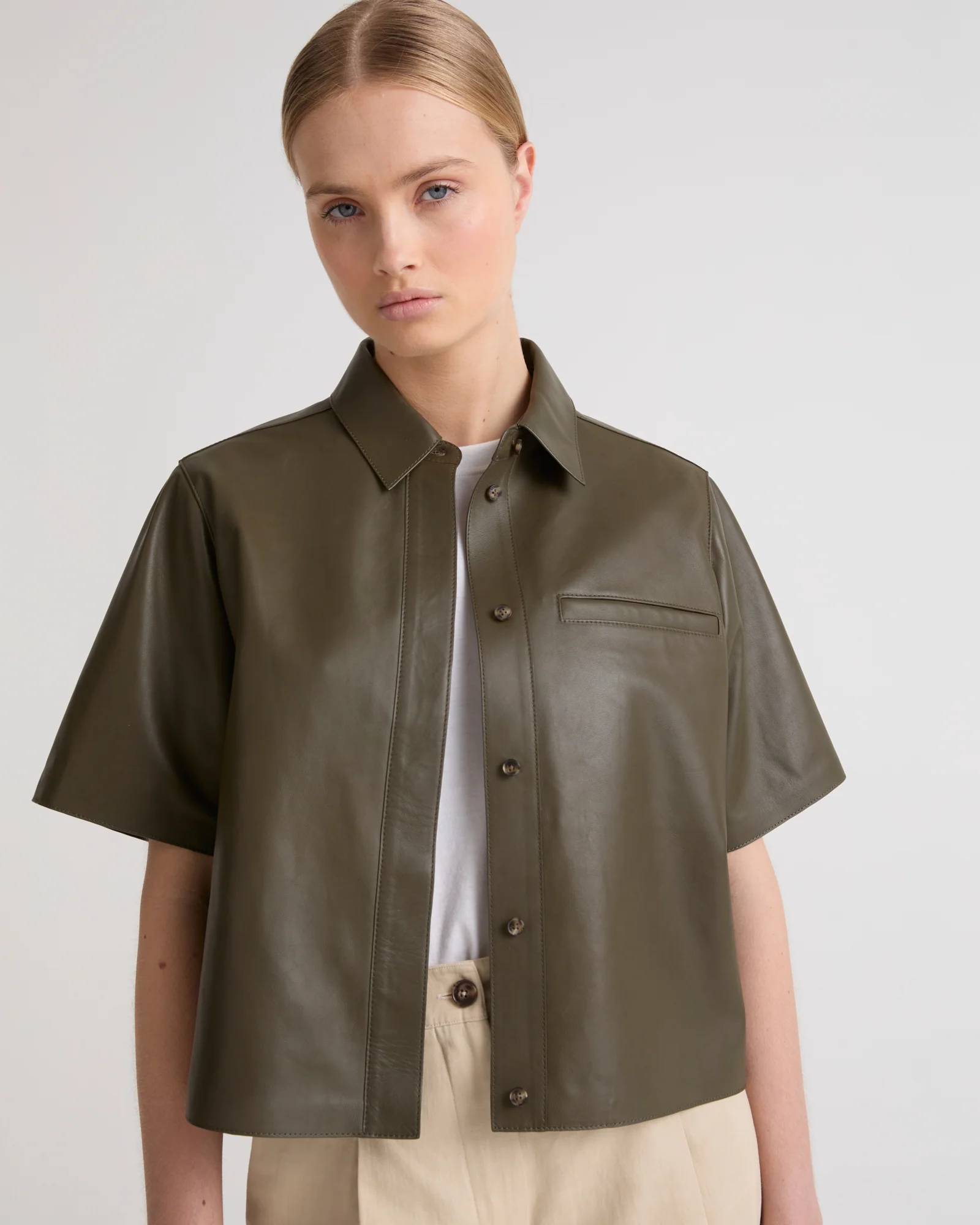Cropped shirt with short sleeves in lamb leather