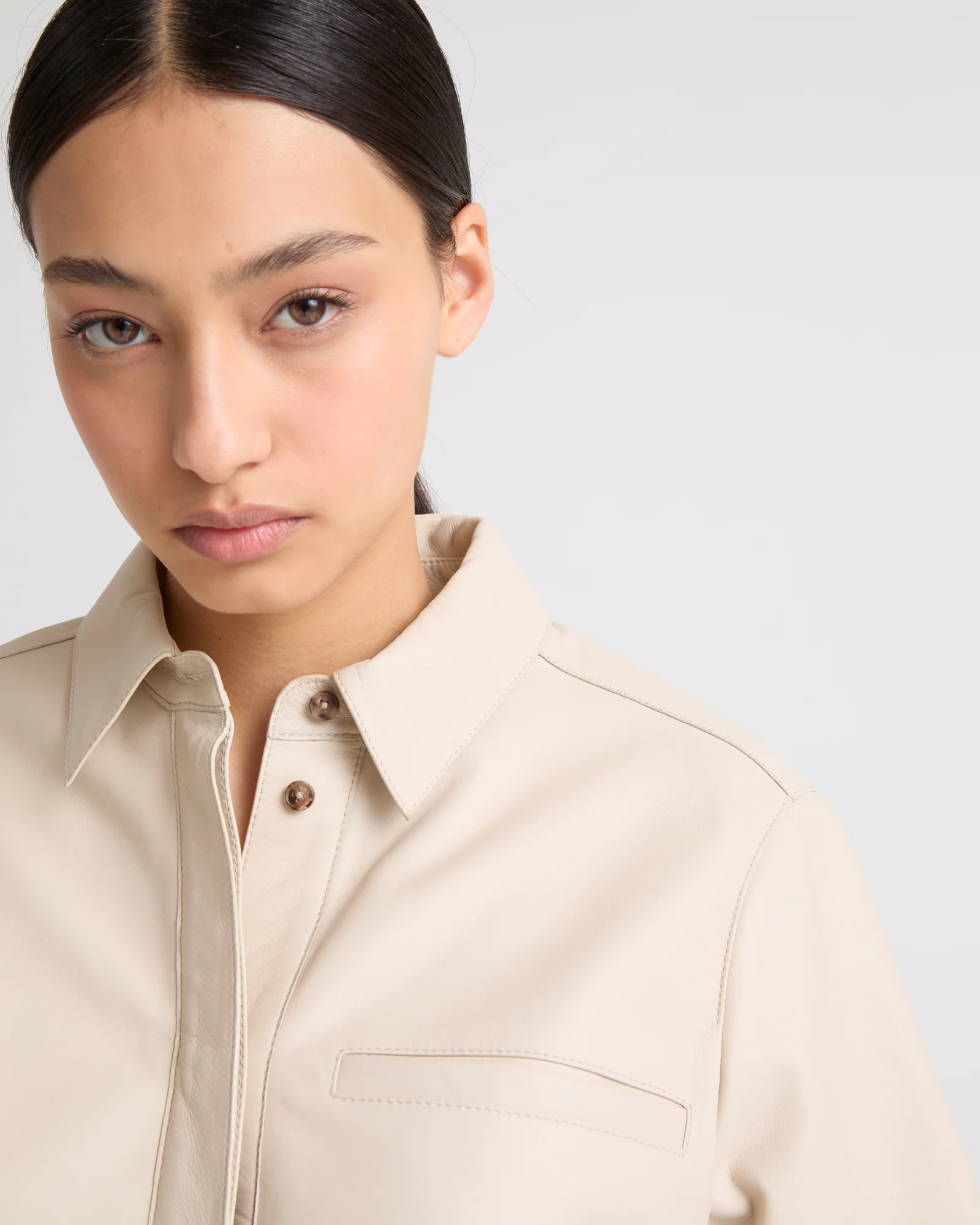 Cropped shirt with short sleeves in lamb leather - Image 3