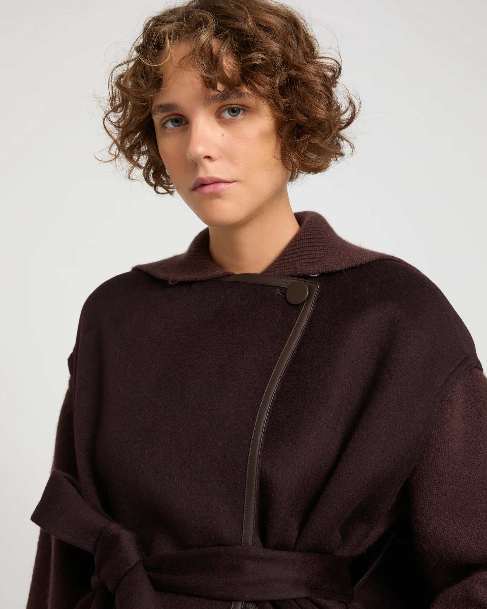 Double-sided cashmere-blend belted cape - Image 3