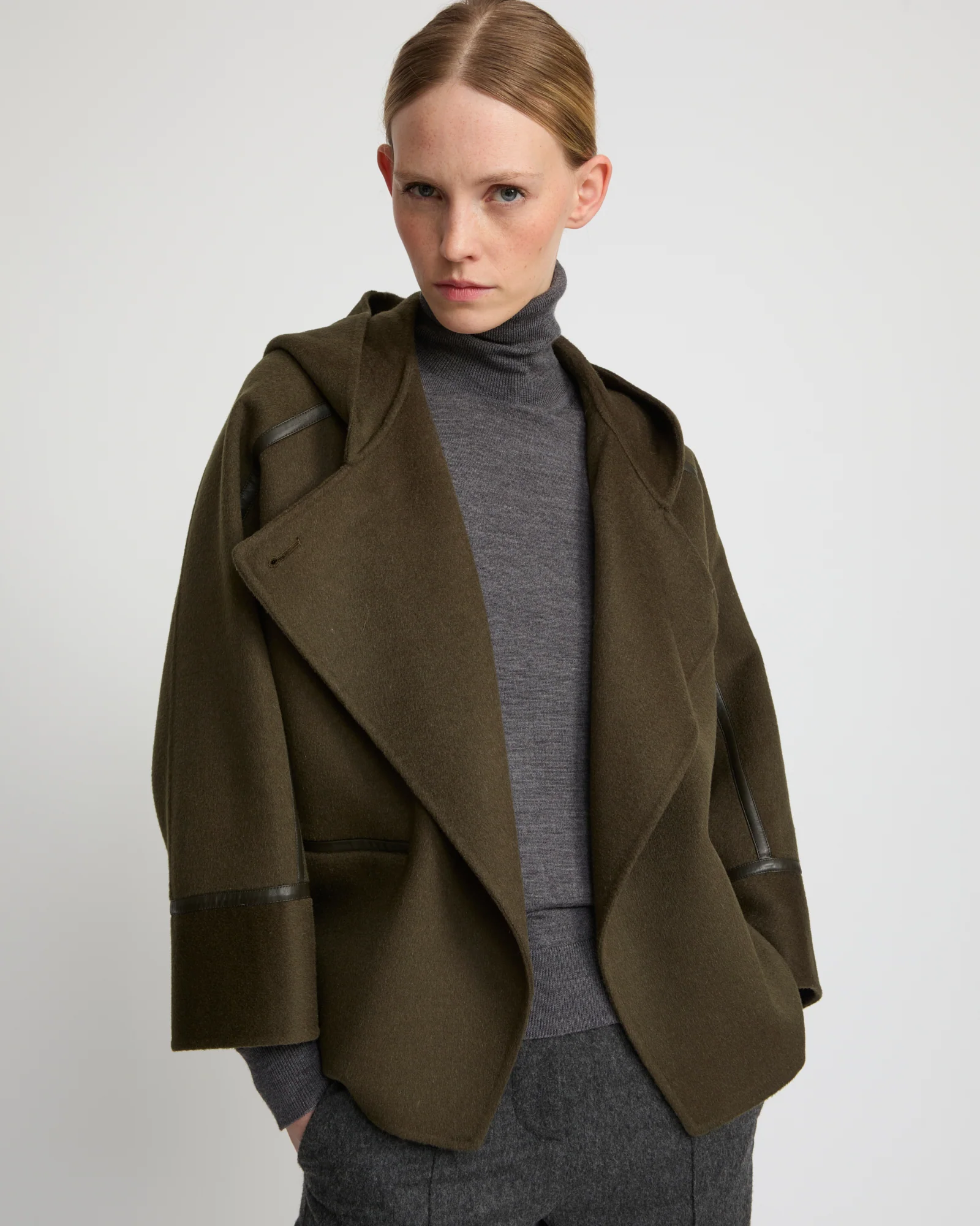 Double-sided cashmere-blend hooded cape jacket - Image 4