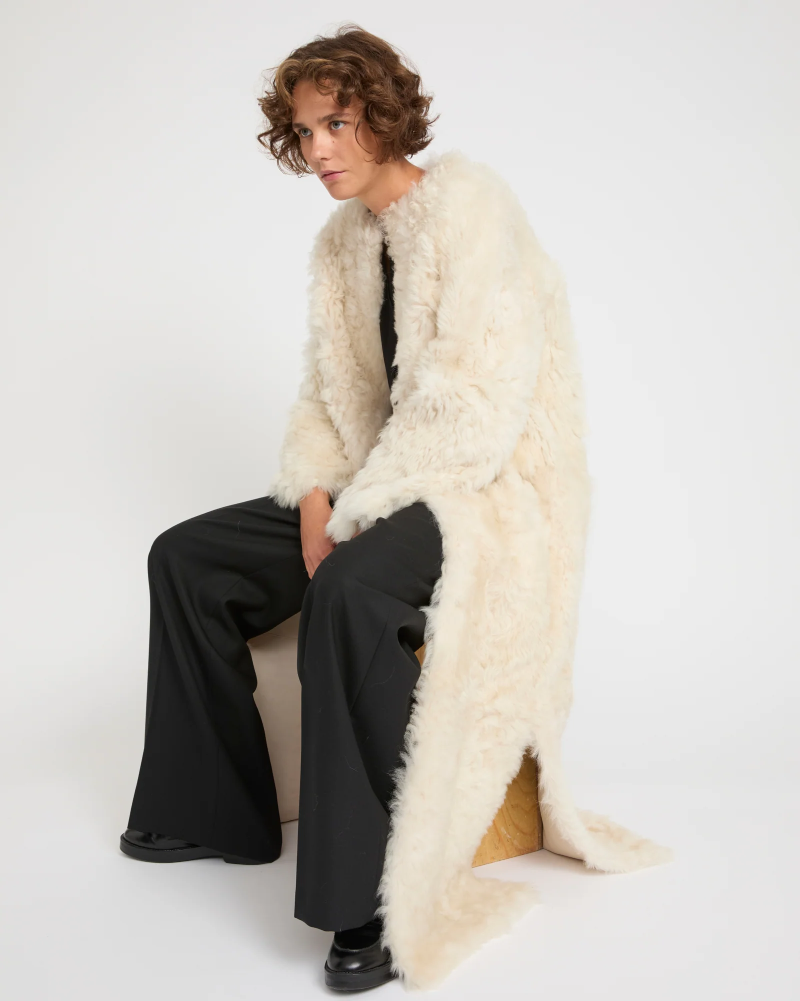 Extra long Toscana lambskin shearling coat - Image 2