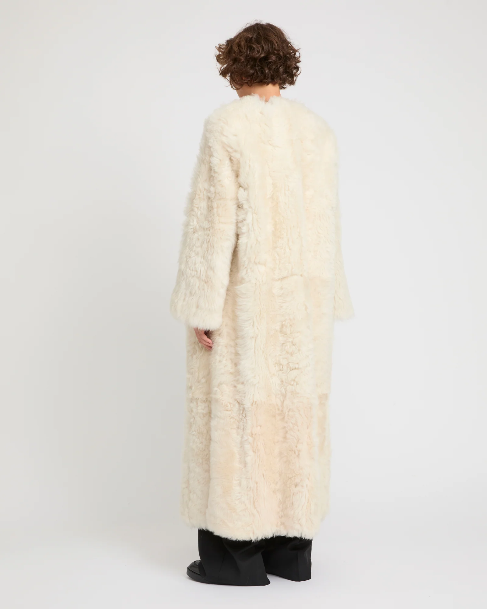 Extra long Toscana lambskin shearling coat - Image 4
