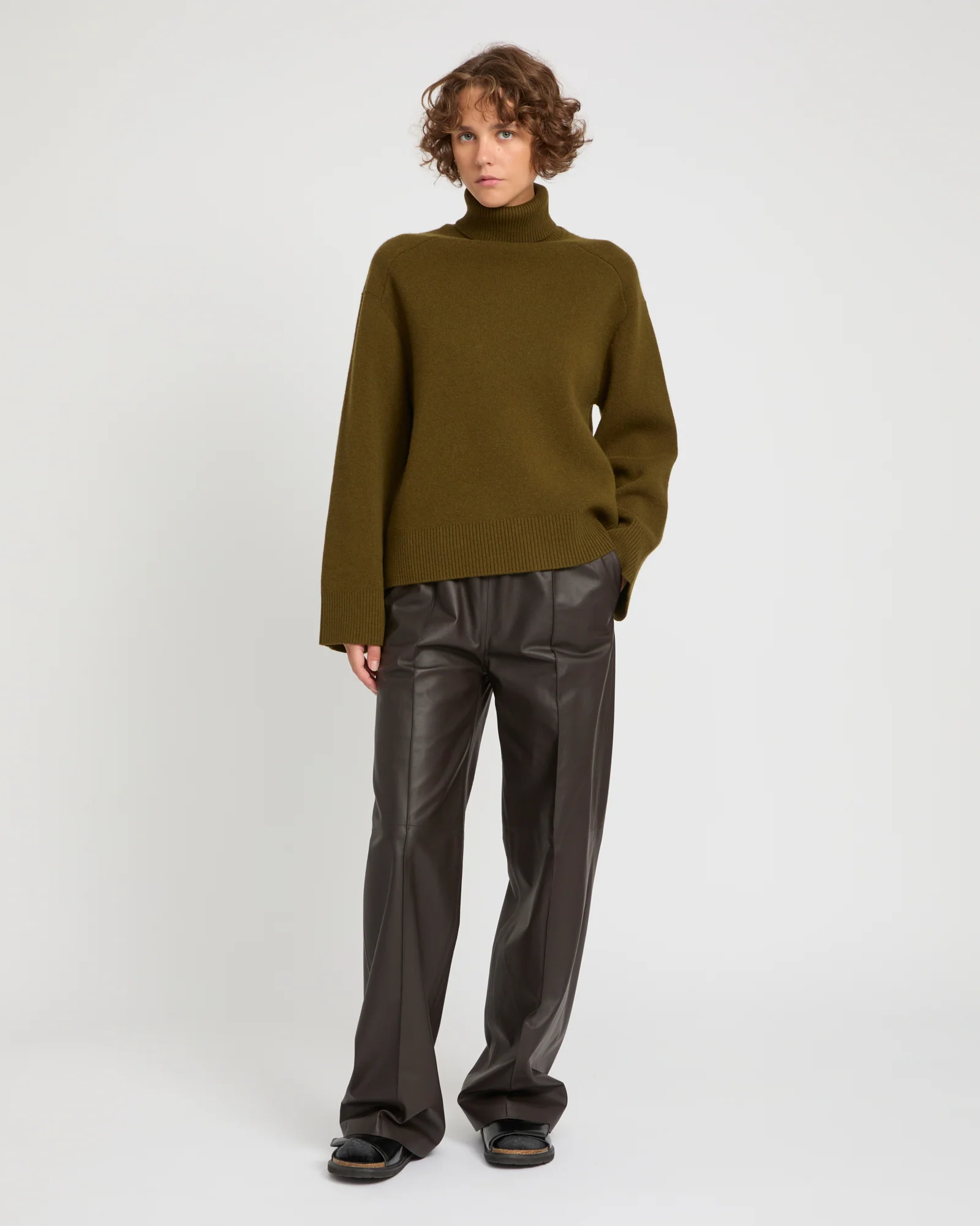 Fine lamb leather loose trousers