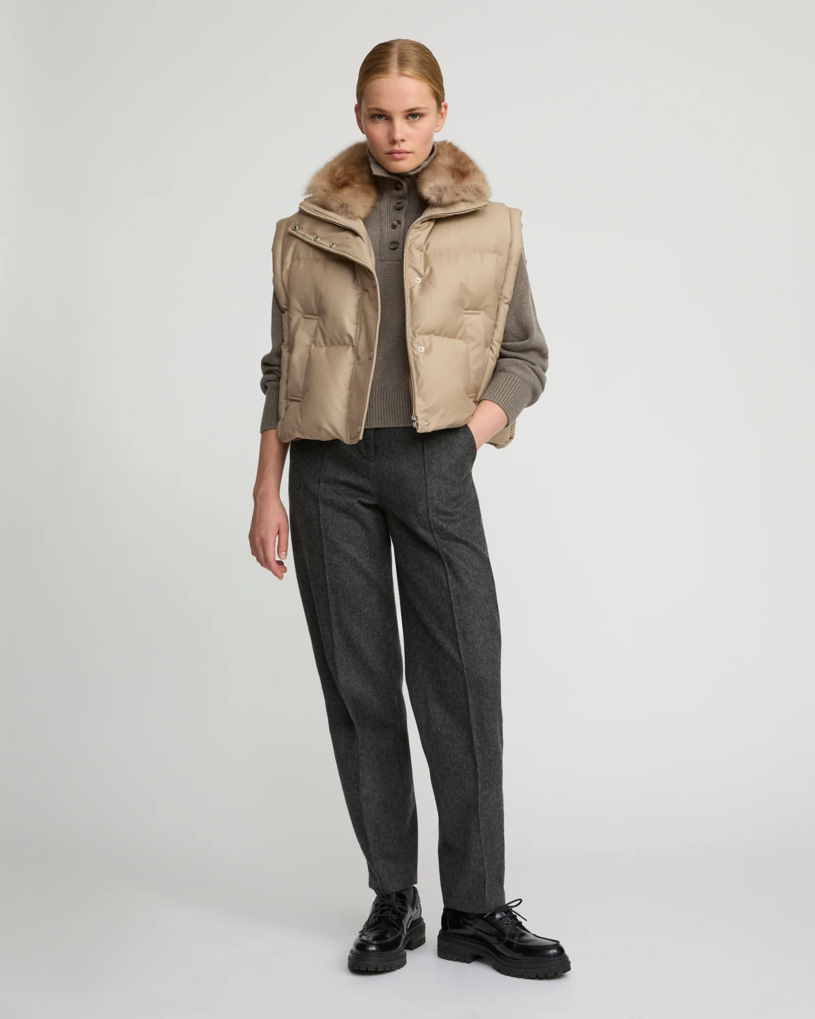 Flannel gilet with sable fur collar - Image 3