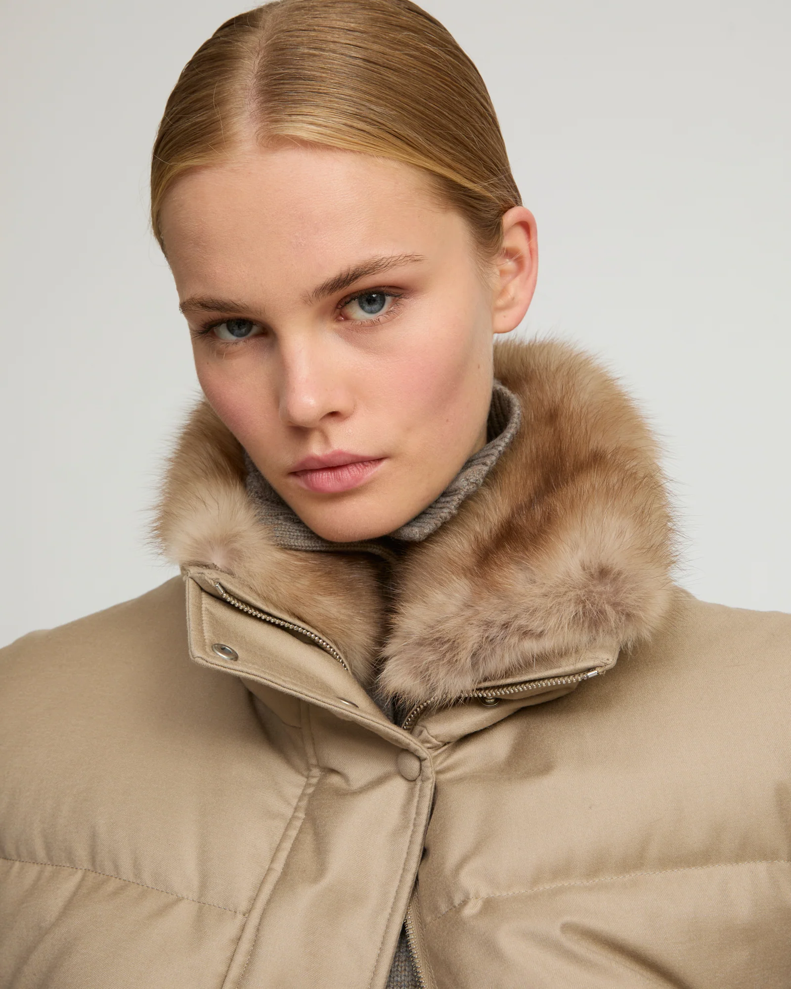 Flannel gilet with sable fur collar - Image 4
