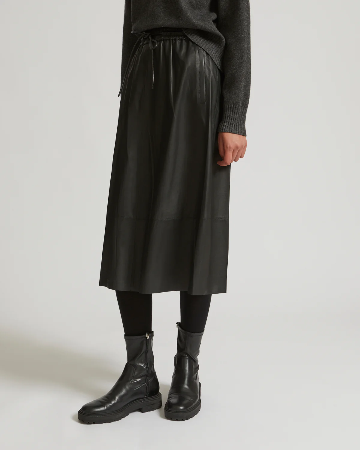 Flared skirt in lamb leather - Image 3