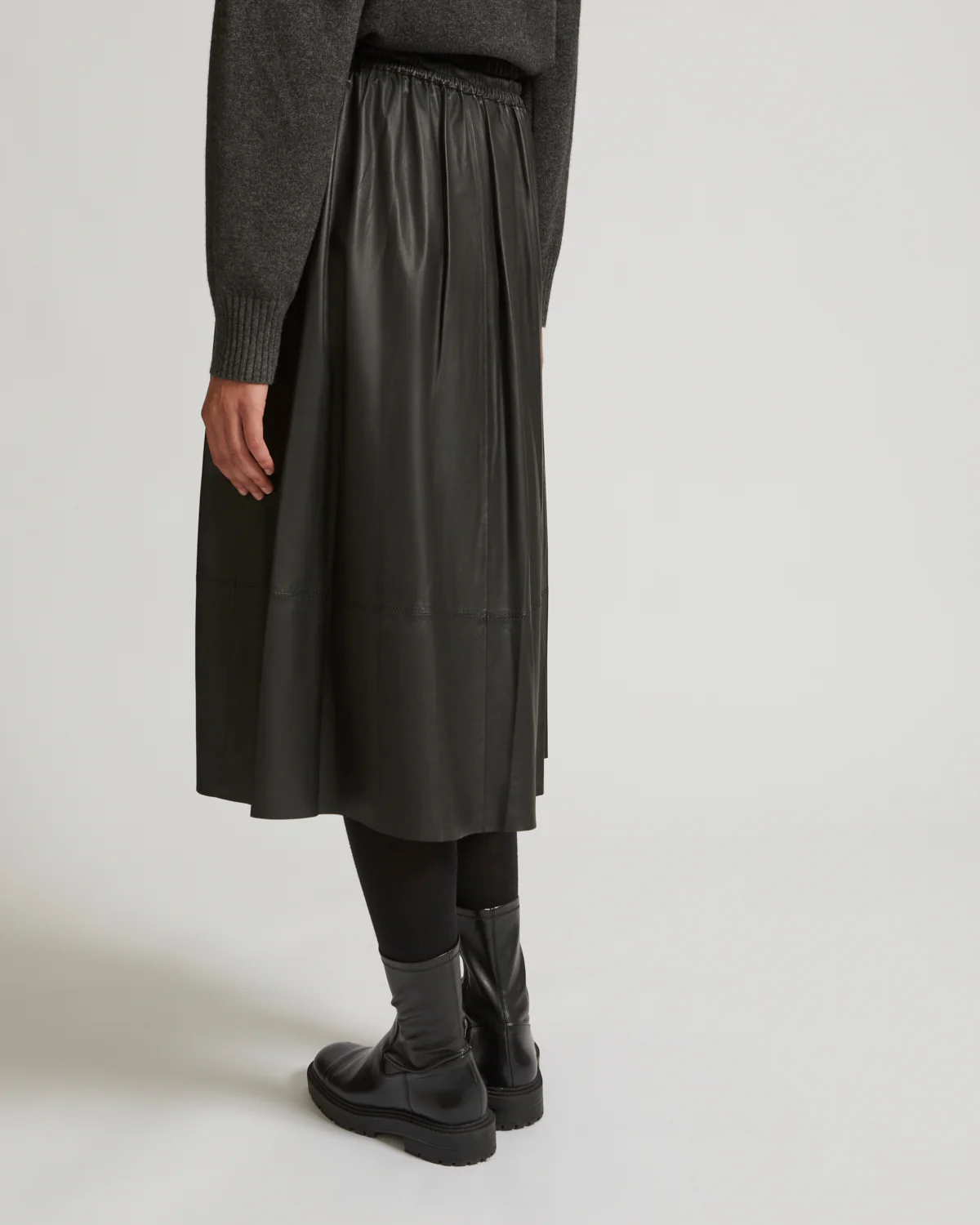 Flared skirt in lamb leather - Image 5