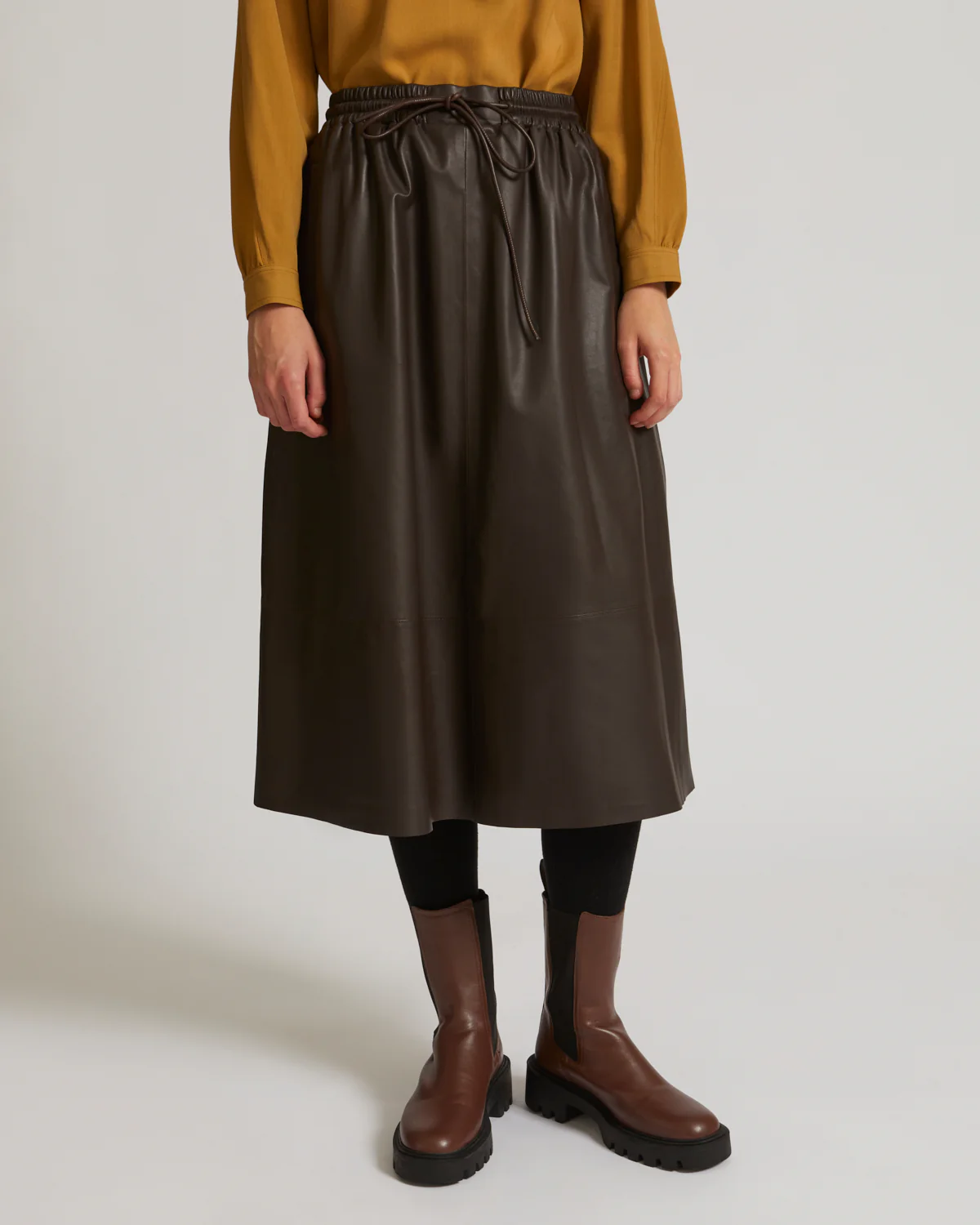 Flared skirt in lamb leather - Image 3