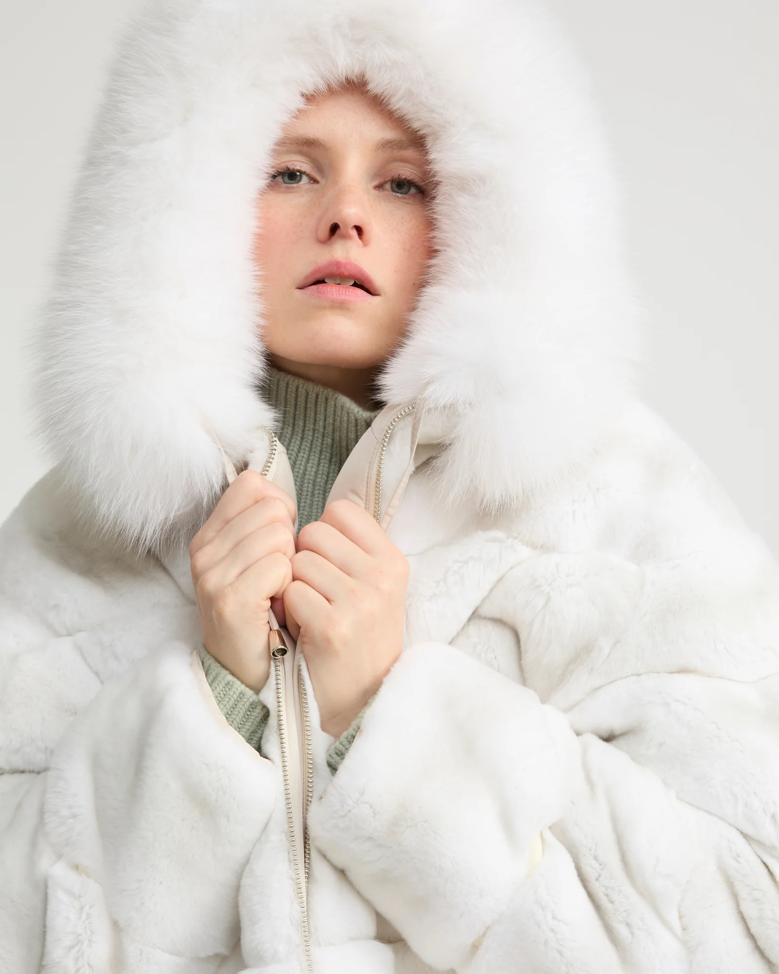 Hooded coat in technical fabric reversible rex rabbit fur - Image 4