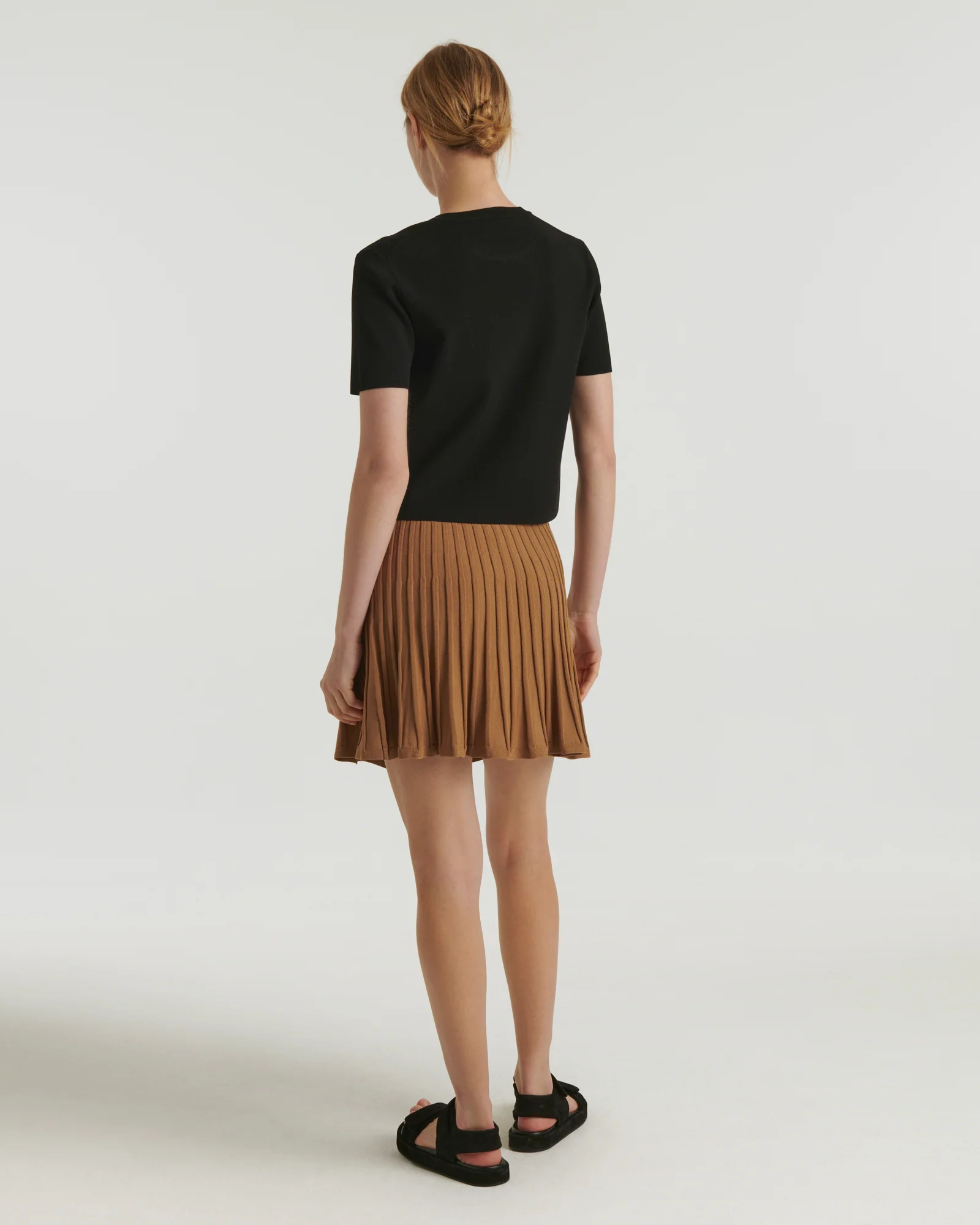 Short pleated skirt - Image 3