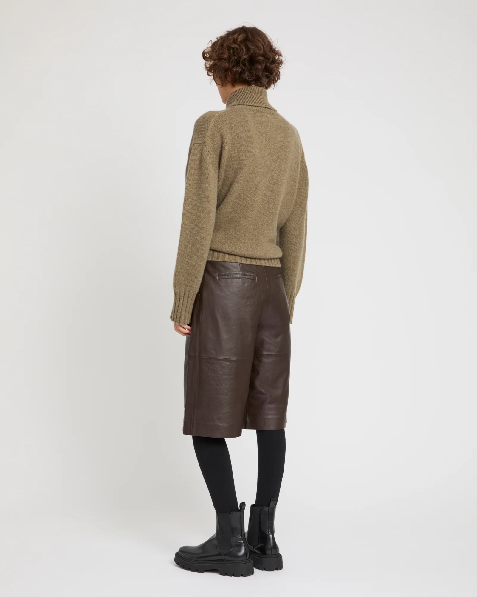Lamb leather Bermuda shorts - Image 3
