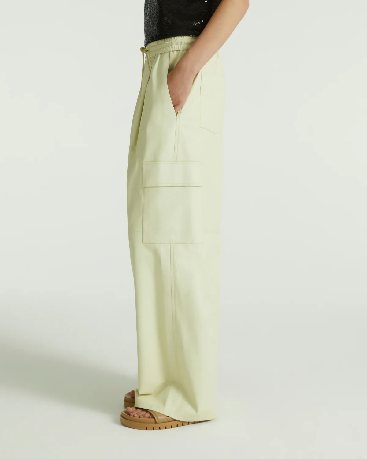 Cargo trousers in lamb leather - Image 3