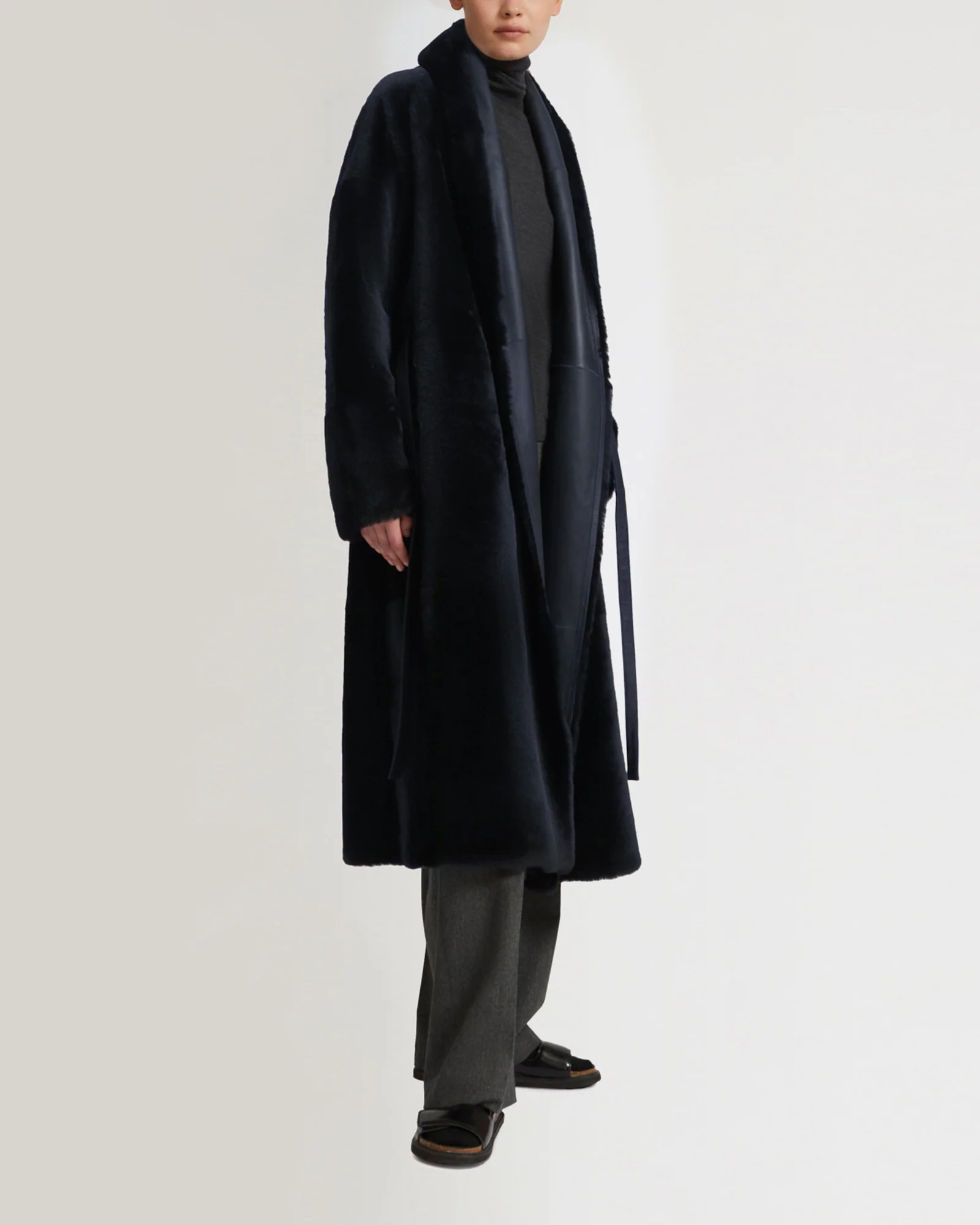 Long belted shearling coat - Image 3