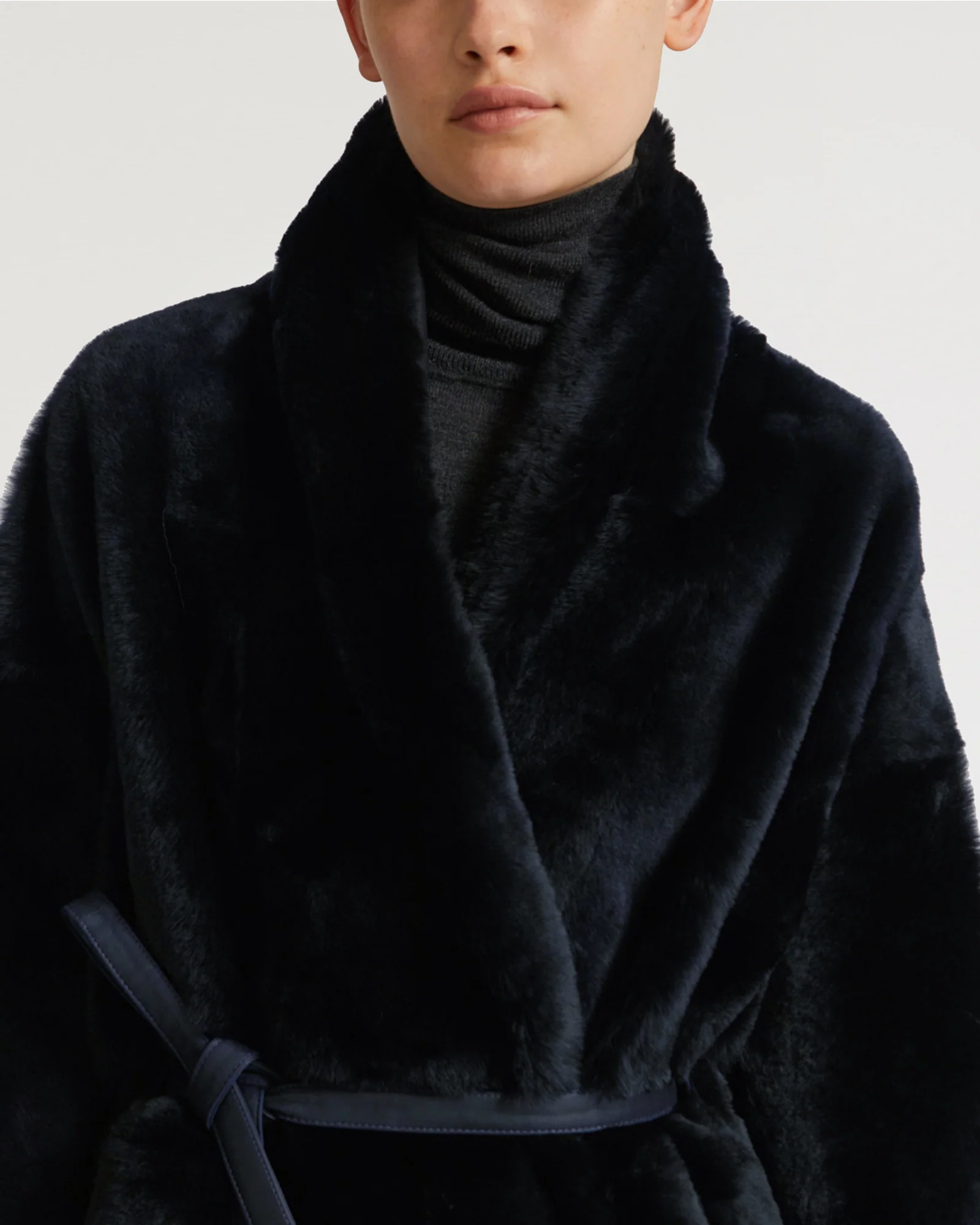 Long belted shearling coat - Image 4
