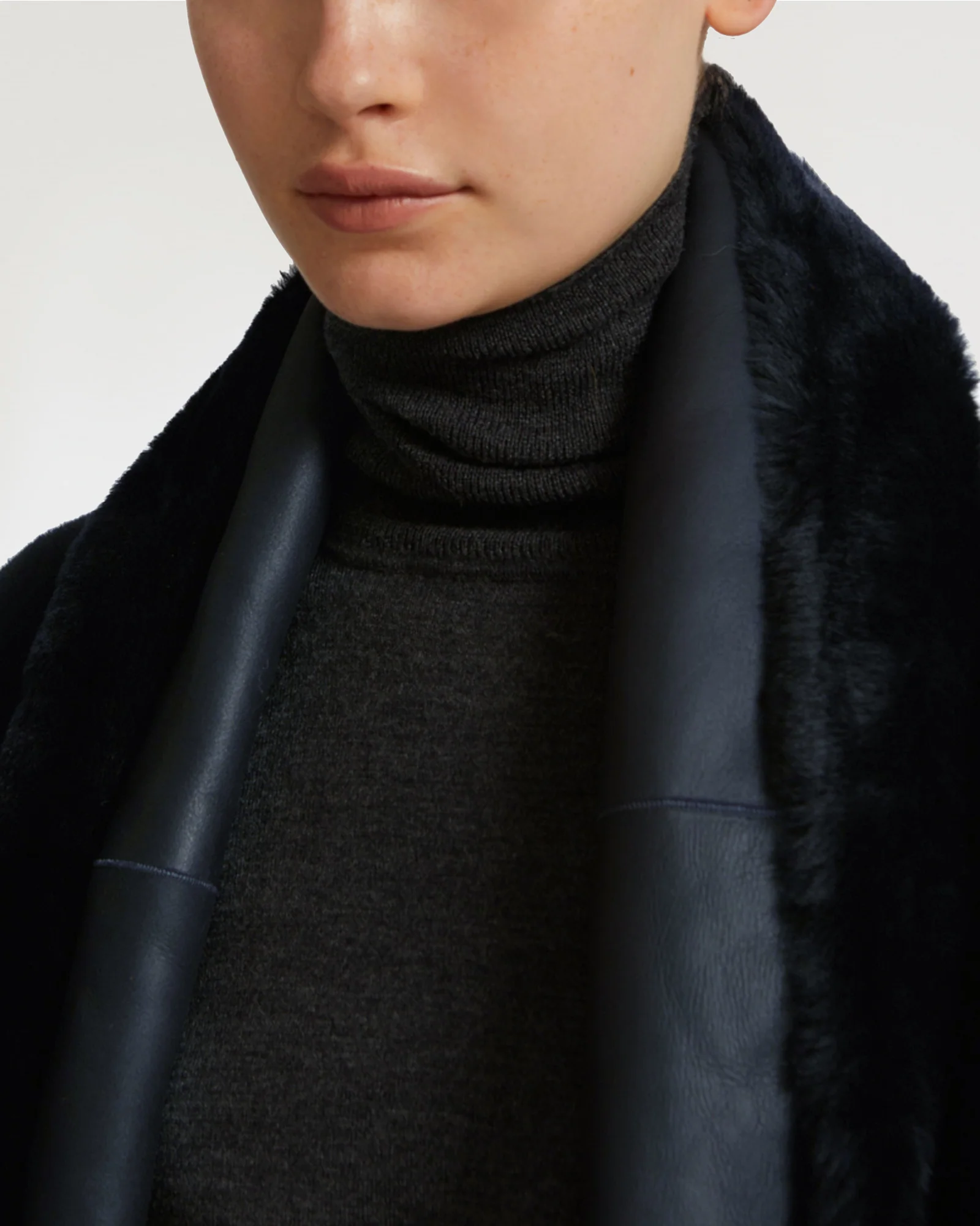 Long belted shearling coat - Image 5