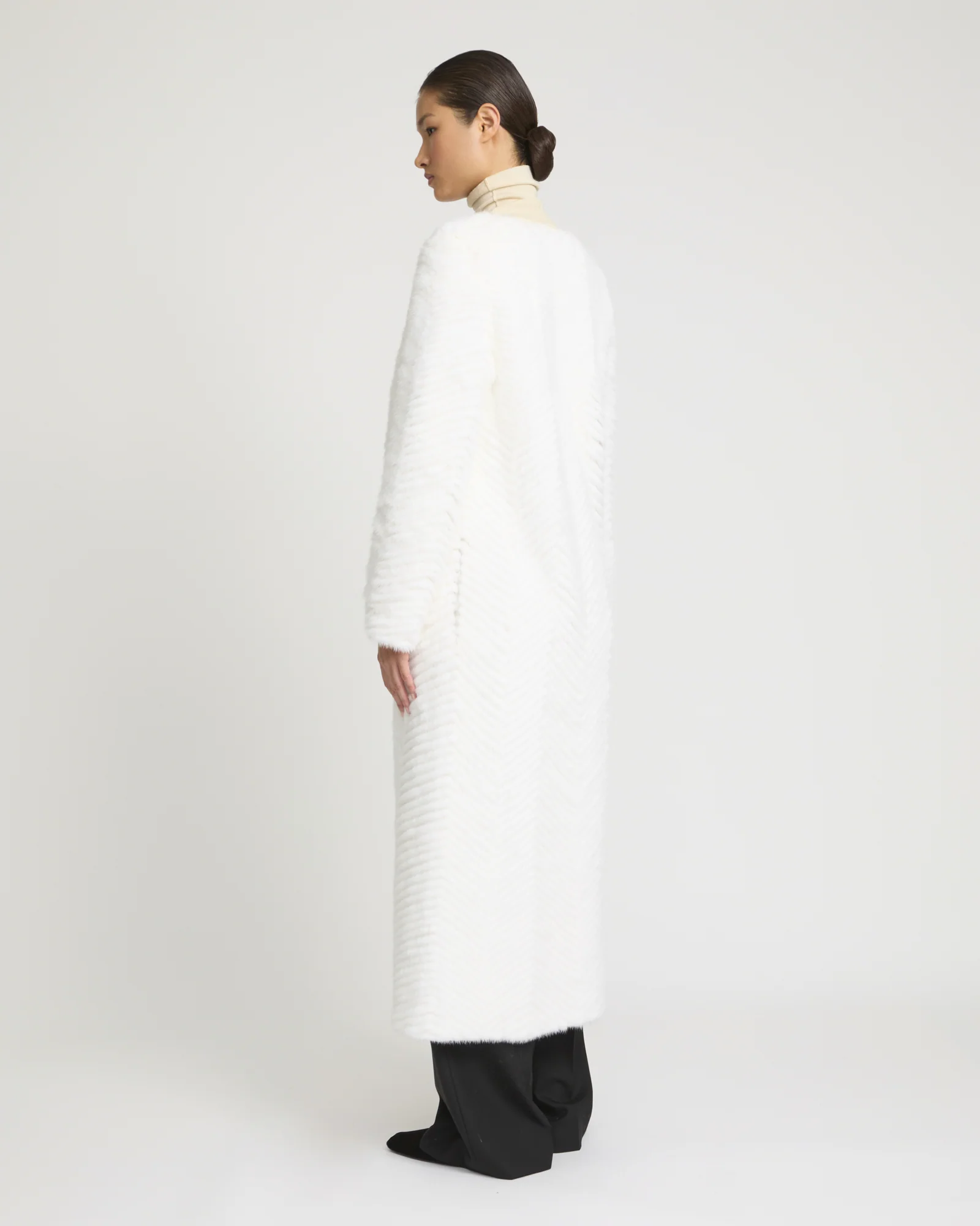 Long coat in Merino knit and mink fur - Image 5