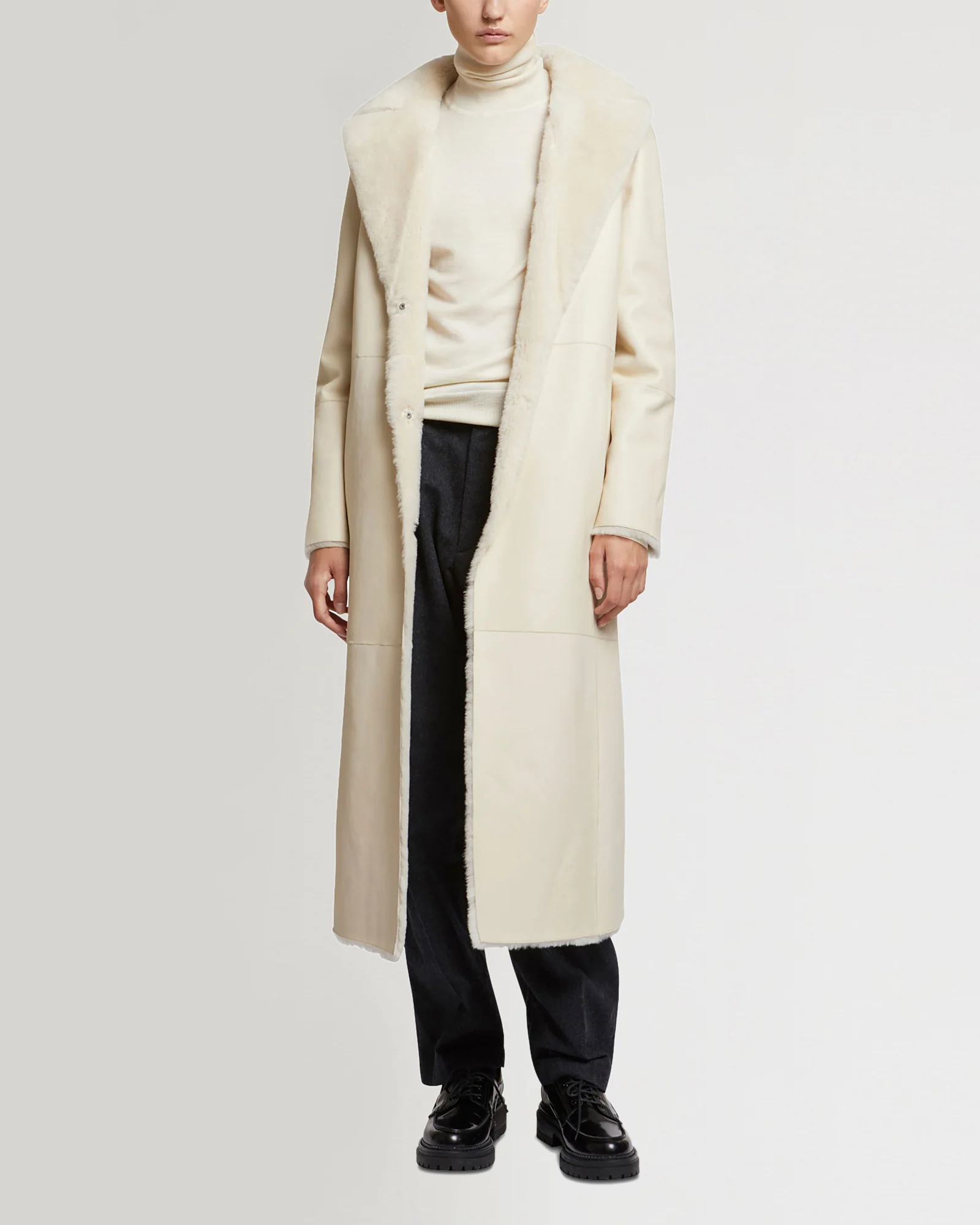 Long reversible belted shearling coat - Image 3