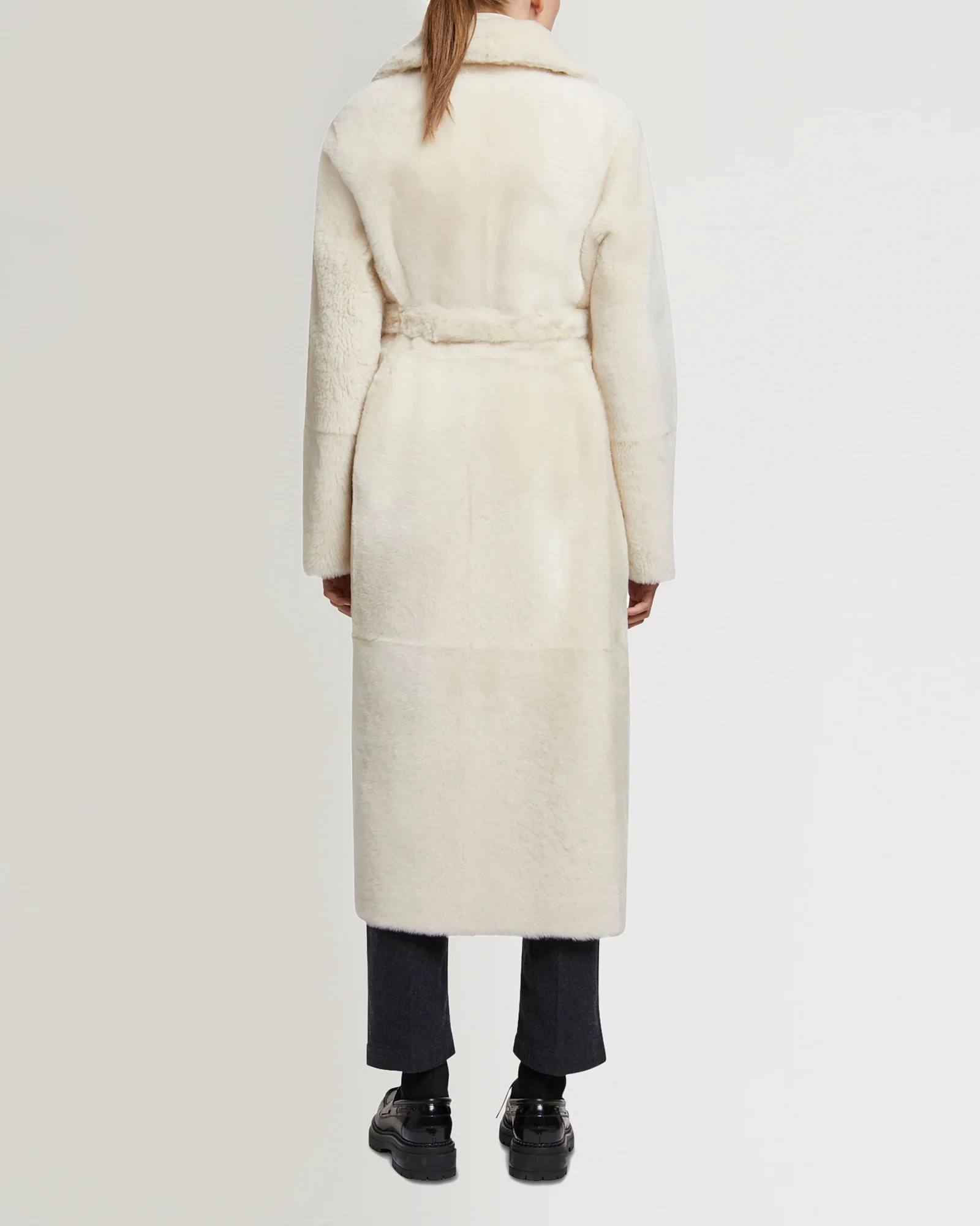 Long reversible belted shearling coat - Image 4