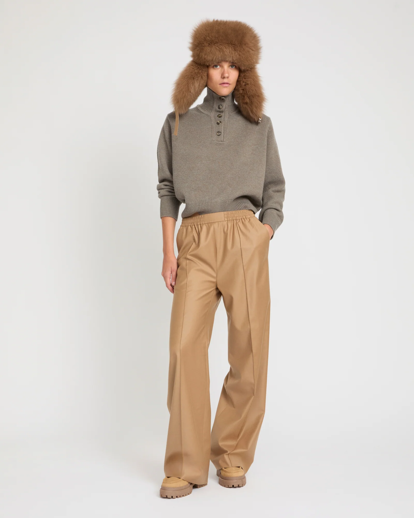 Loose fit trousers with elasticated waistband in flannel fabric