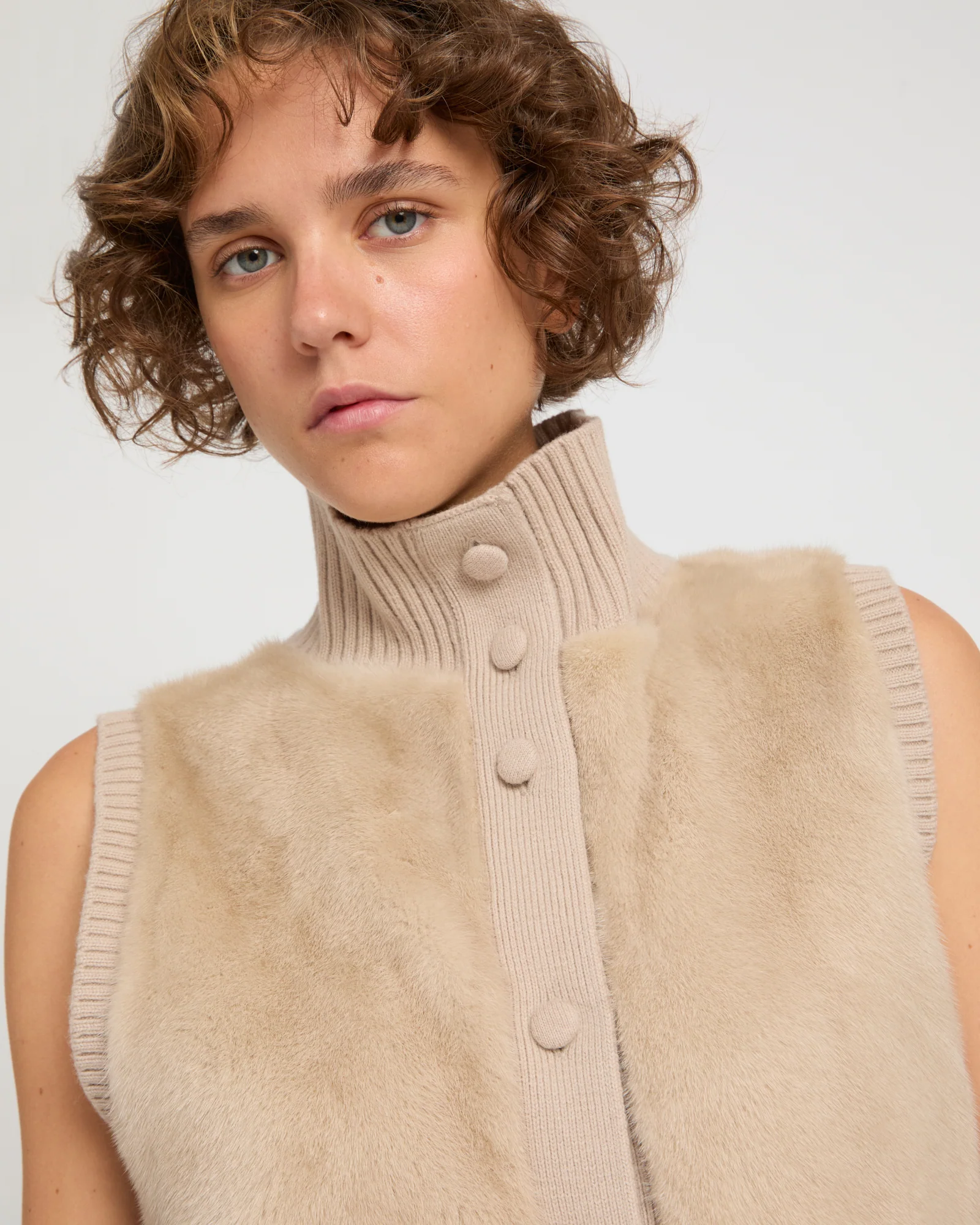 Merino knit and mink fur gilet - Image 3