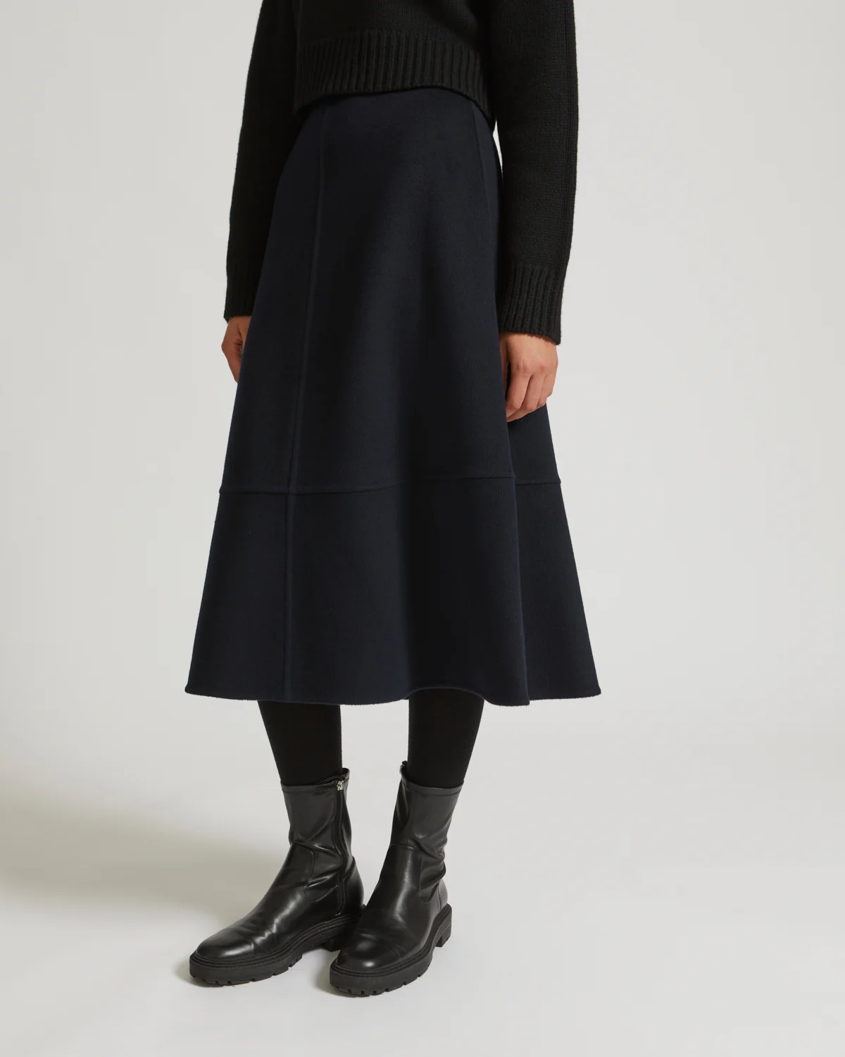Midi skirt in cashmere wool - Image 3