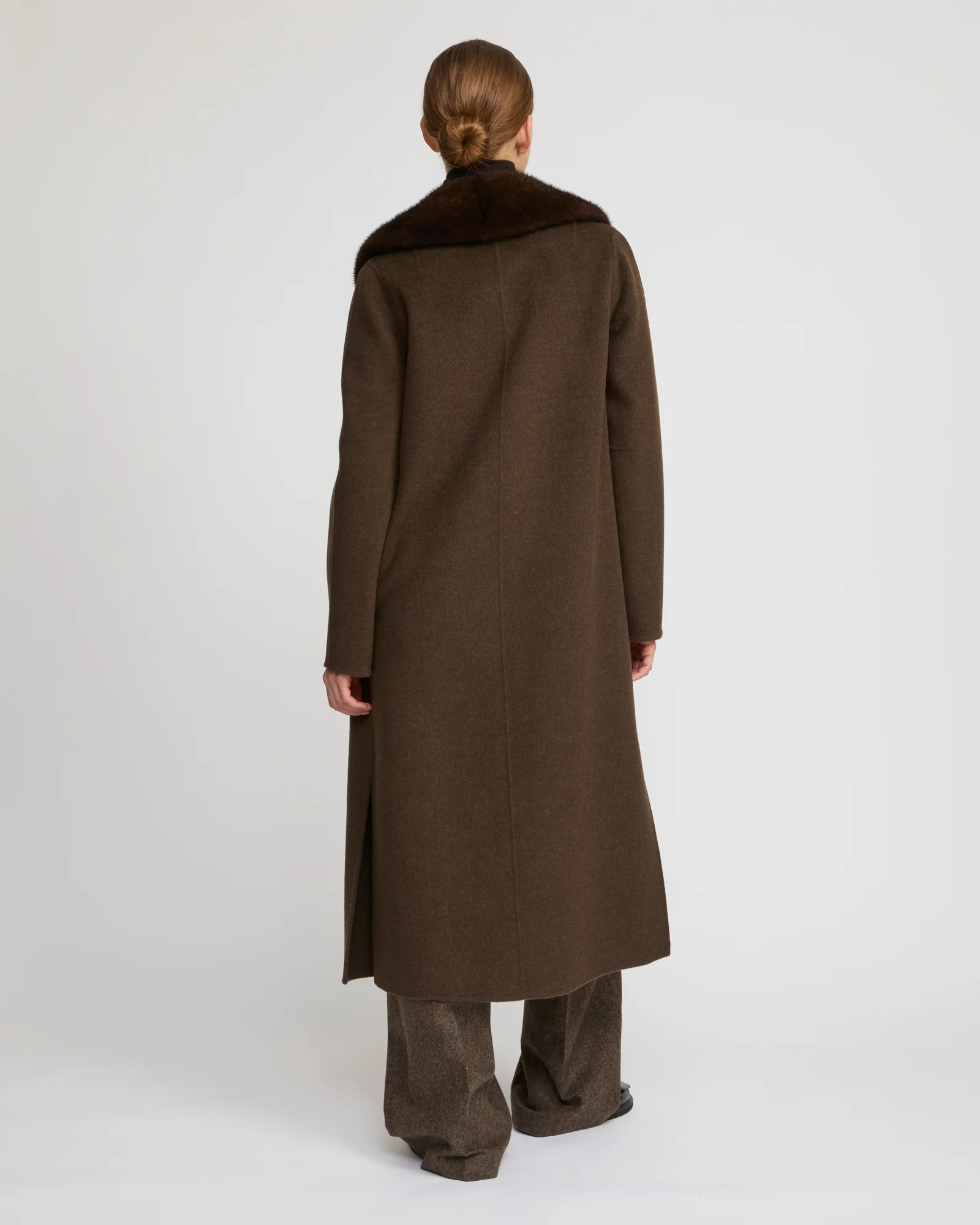 Belted coat in cashmere wool with mink fur collar and over-pockets - Image 4