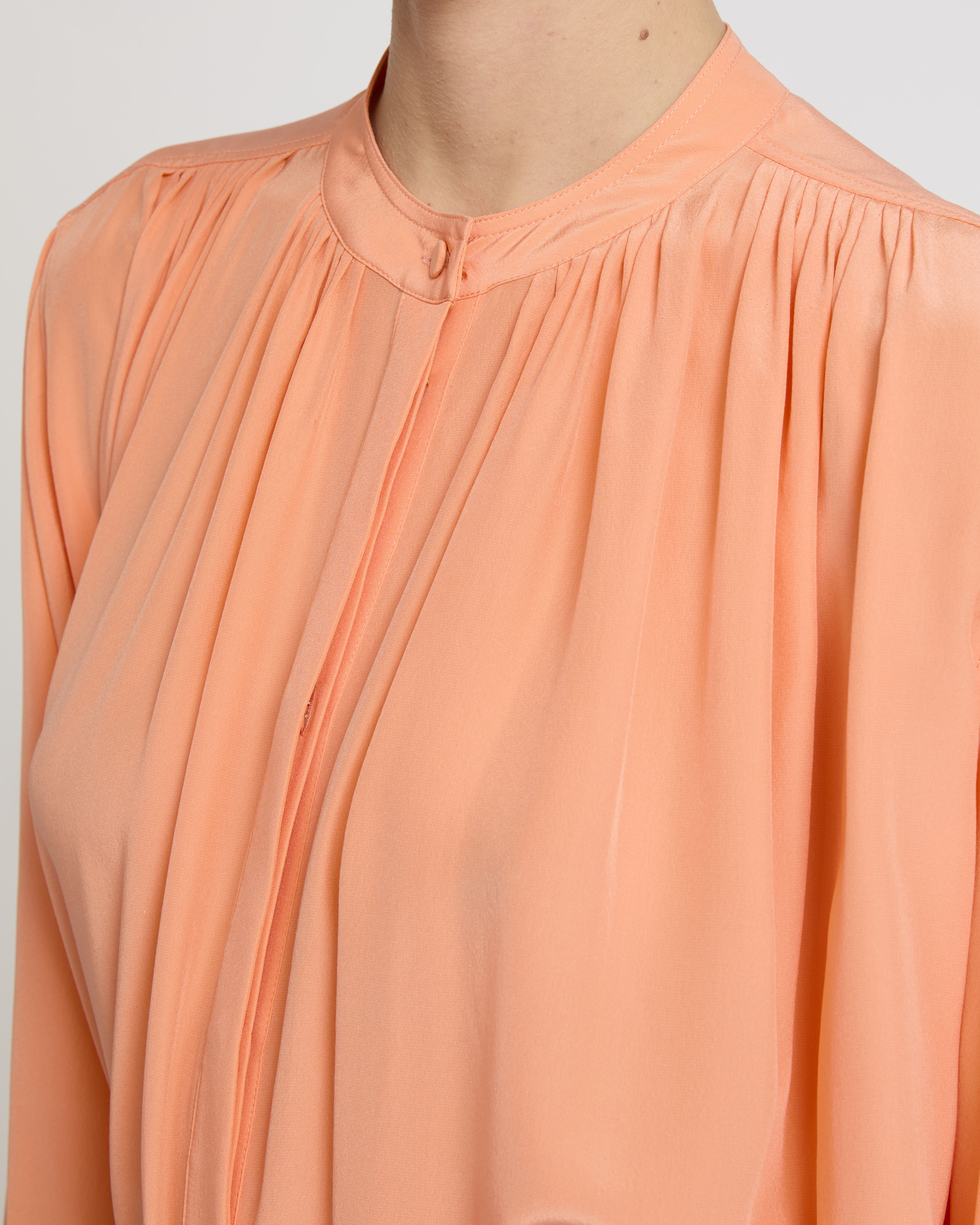 Pleated shirt in light silk crepe - Image 3
