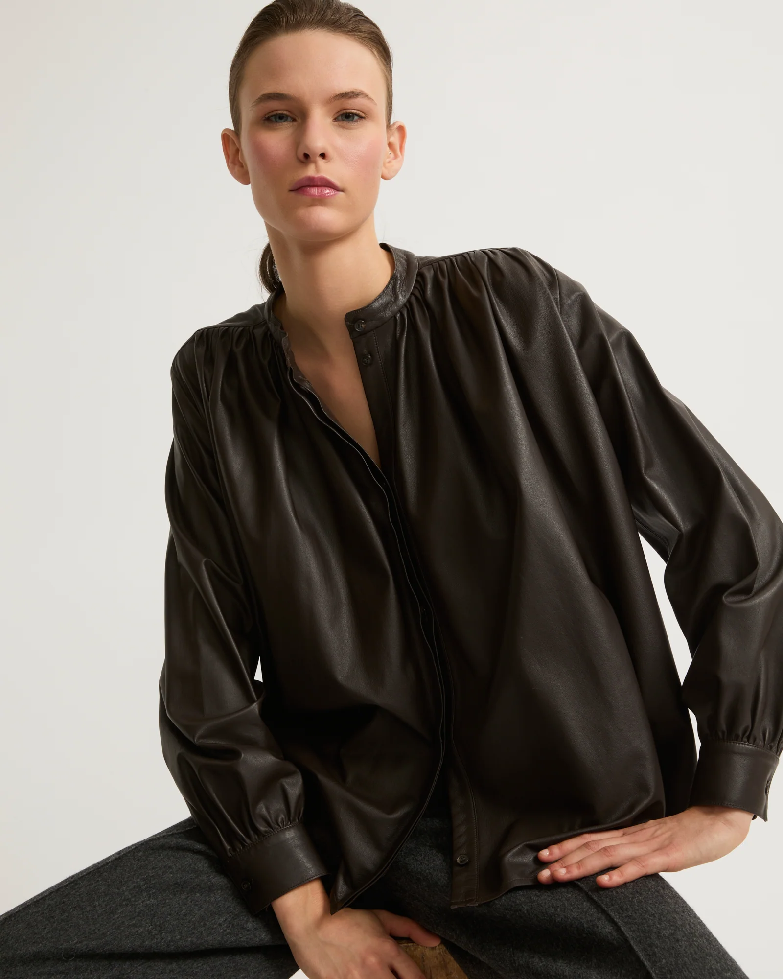 Pleated shirt in thin lambskin leather - Image 3