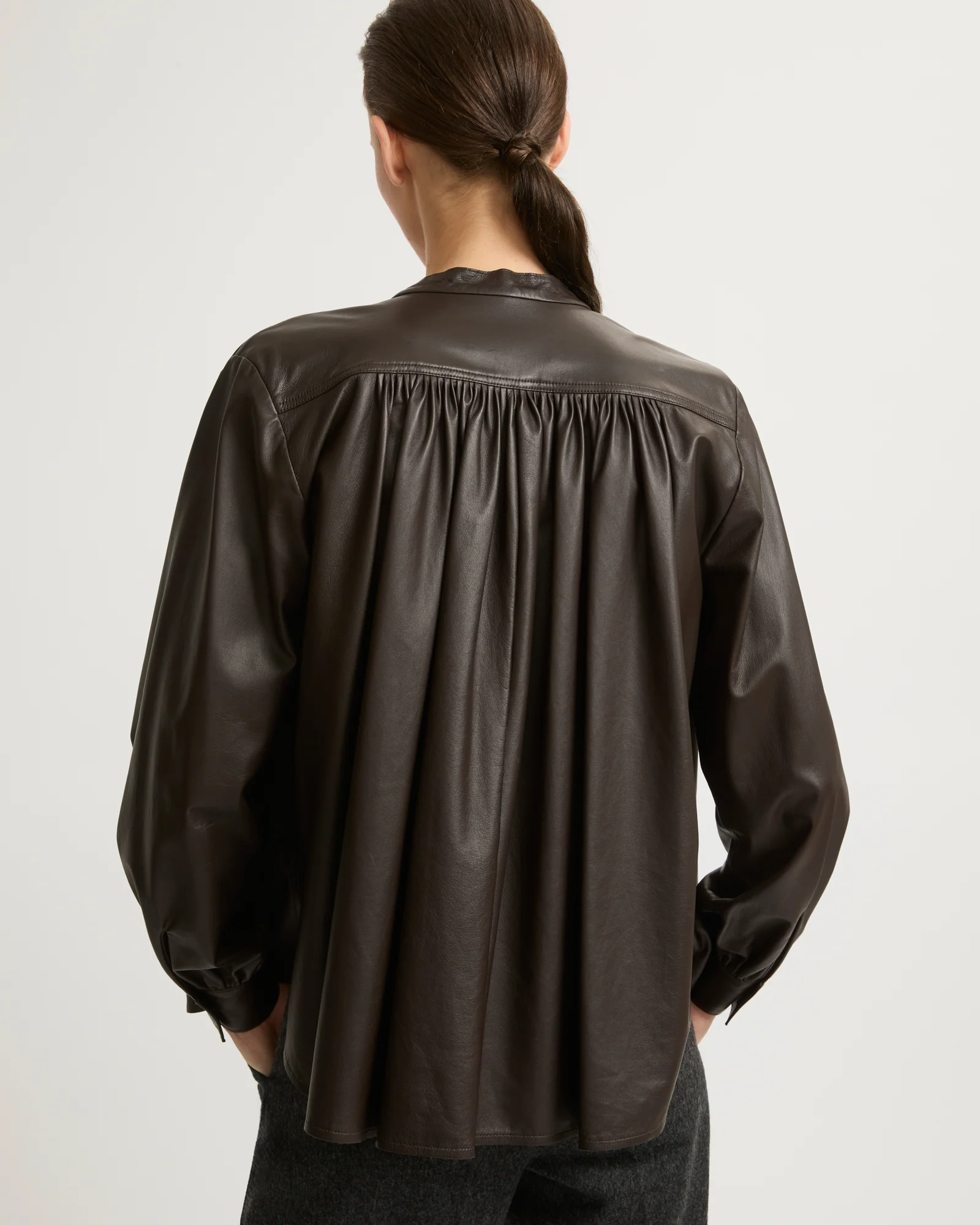 Pleated shirt in thin lambskin leather - Image 9