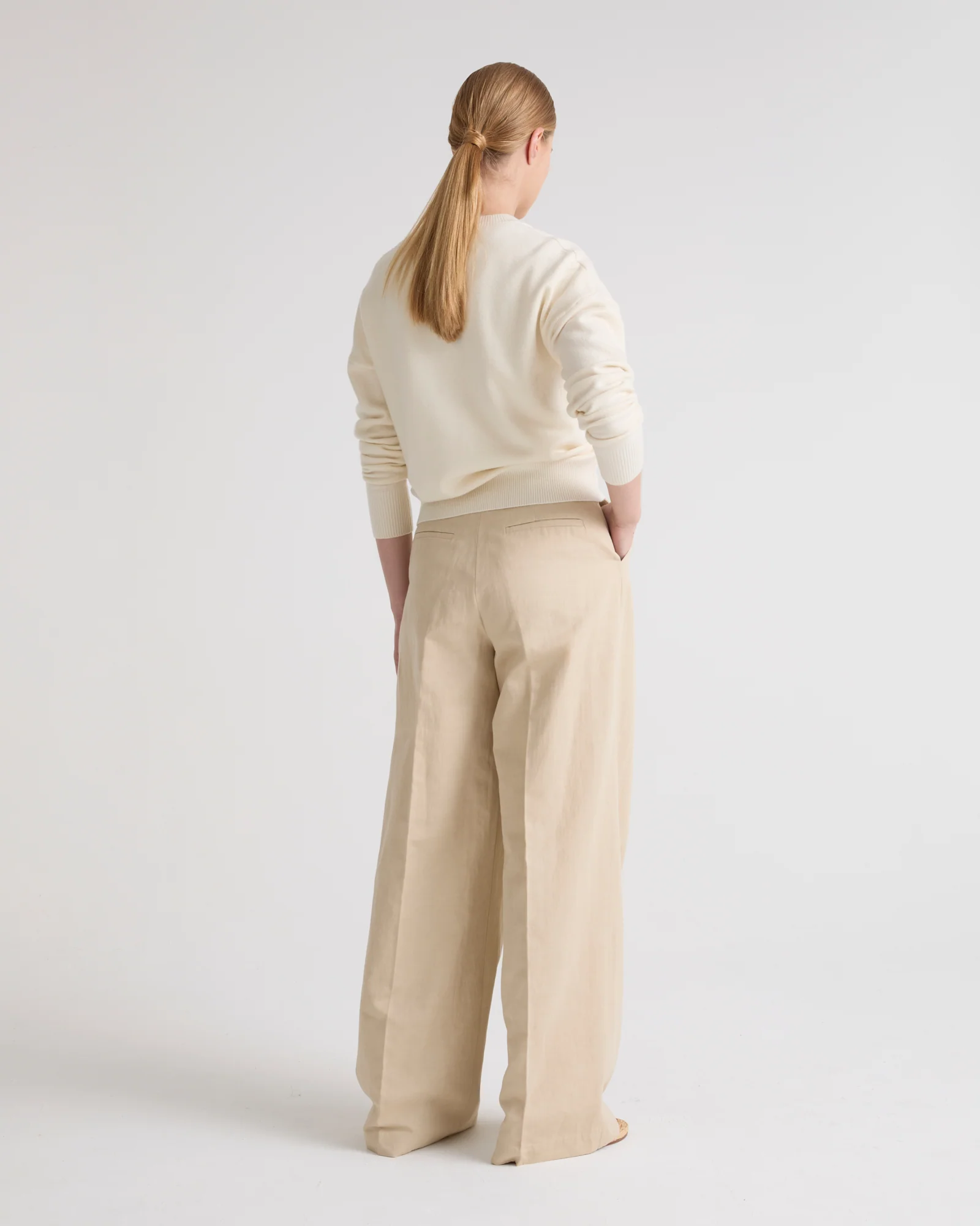 Pleated trousers in cotton-linen fabric - Image 4