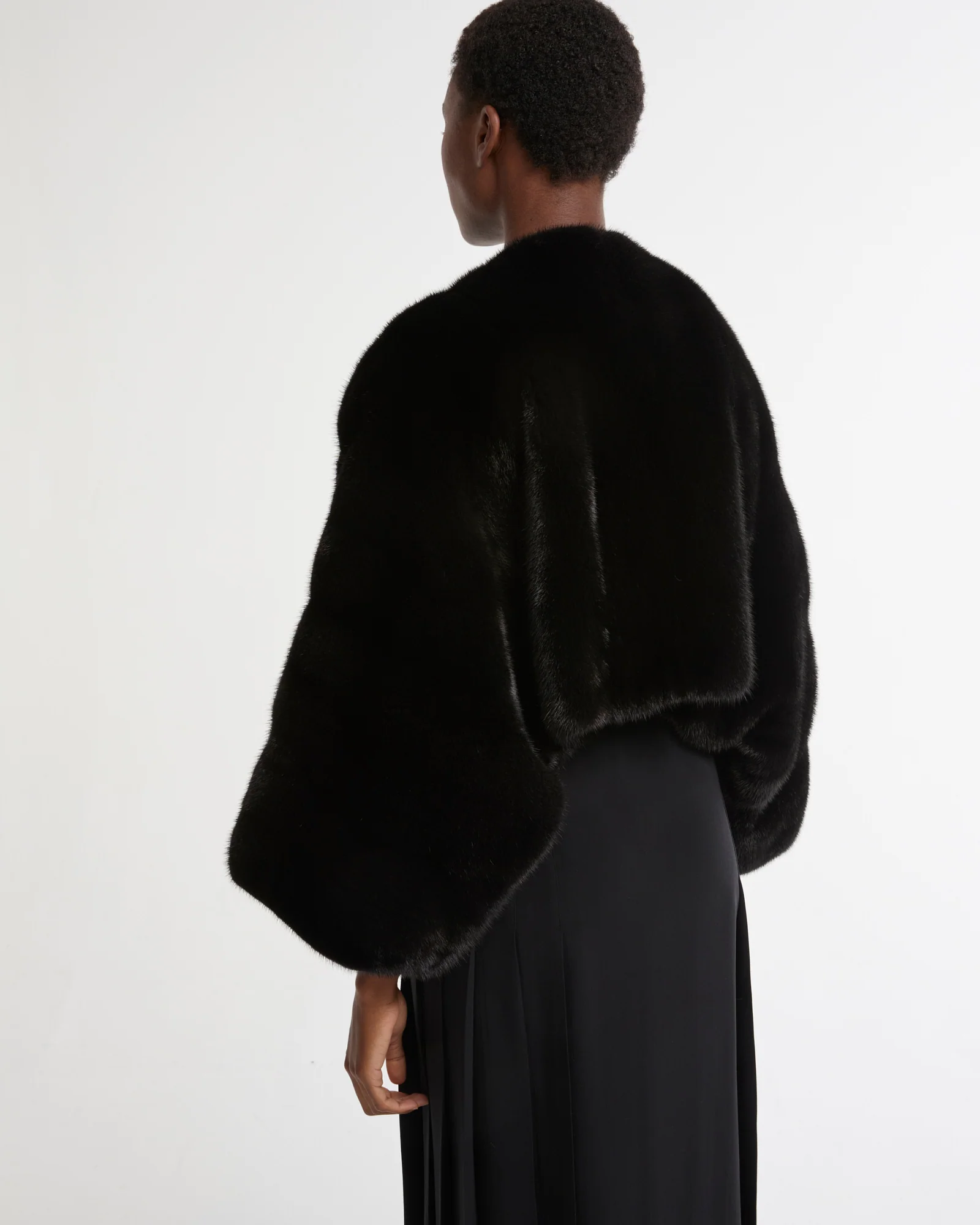 Short cape in long-haired mink fur - Image 3