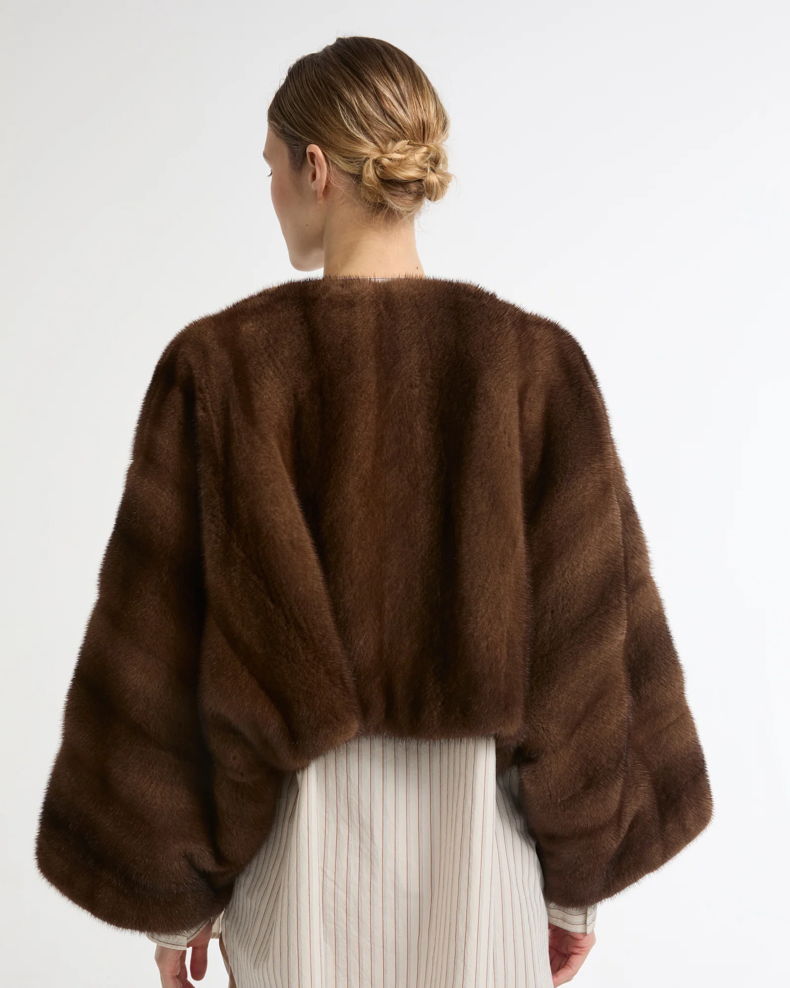Short cape in long-haired mink fur - Image 5